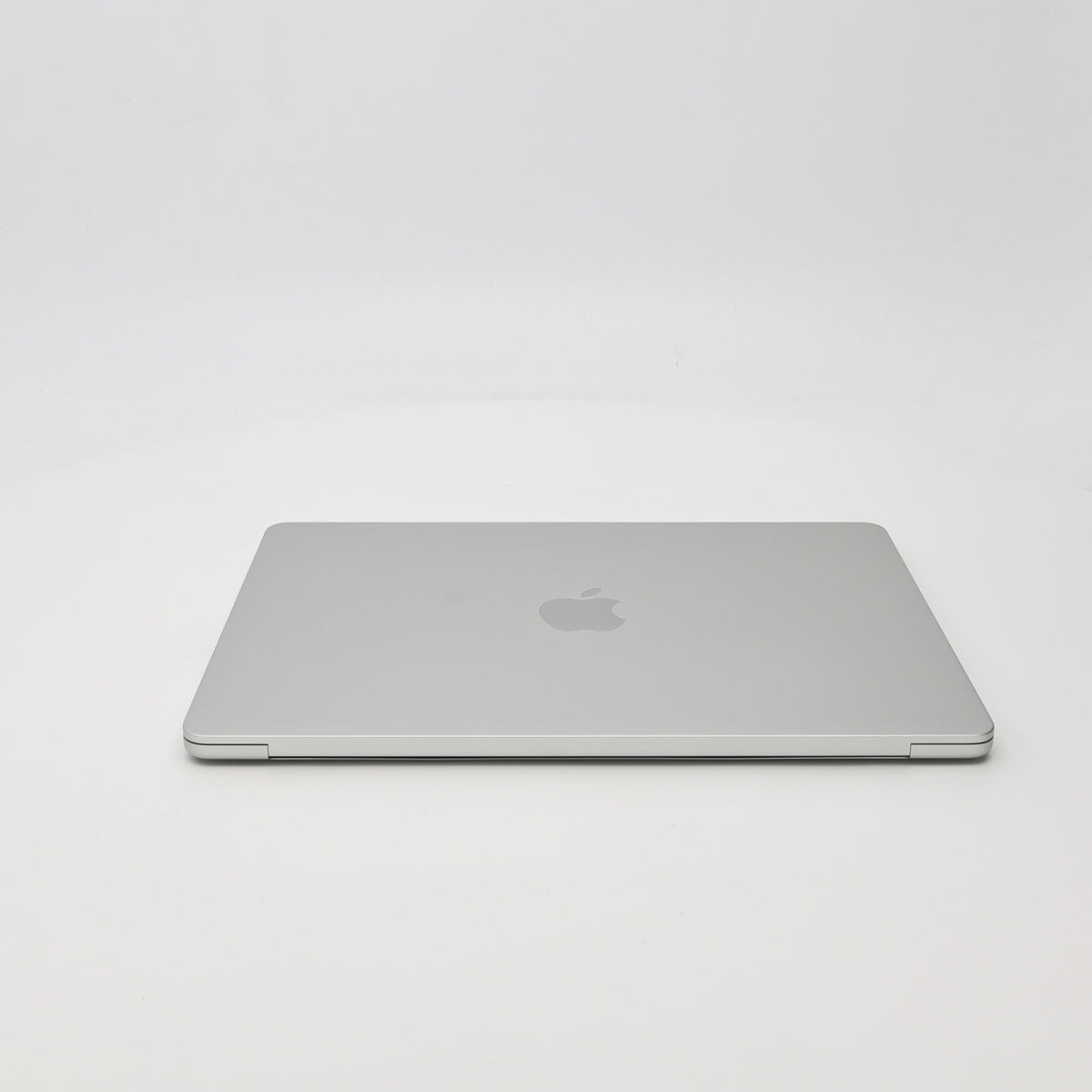 99新 Apple MacBook Air 22年 13寸 M2（8+8核） 8G RAM 256G SSD 銀色