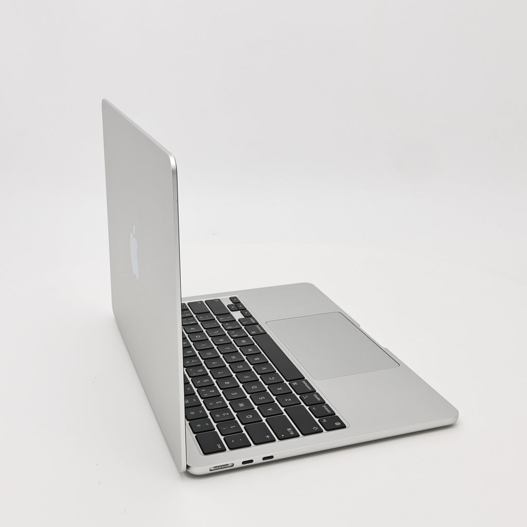 95新 Apple MacBook Air 22年 13寸 M2（8+8核） 8G RAM 256G SSD 銀色