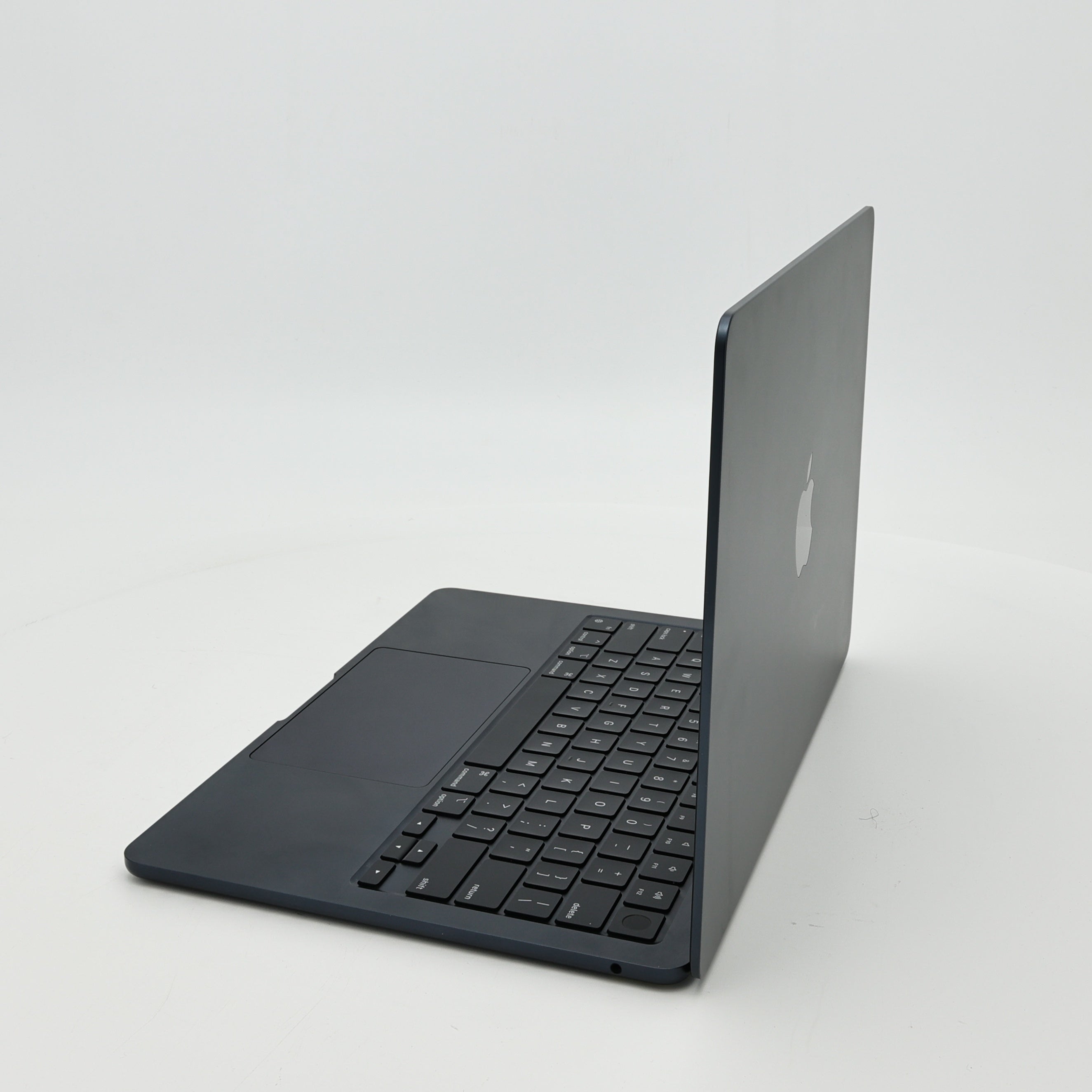 95新 Apple MacBook Air 22年 13寸 M2（8+8核） 8G RAM 512G SSD 午夜色