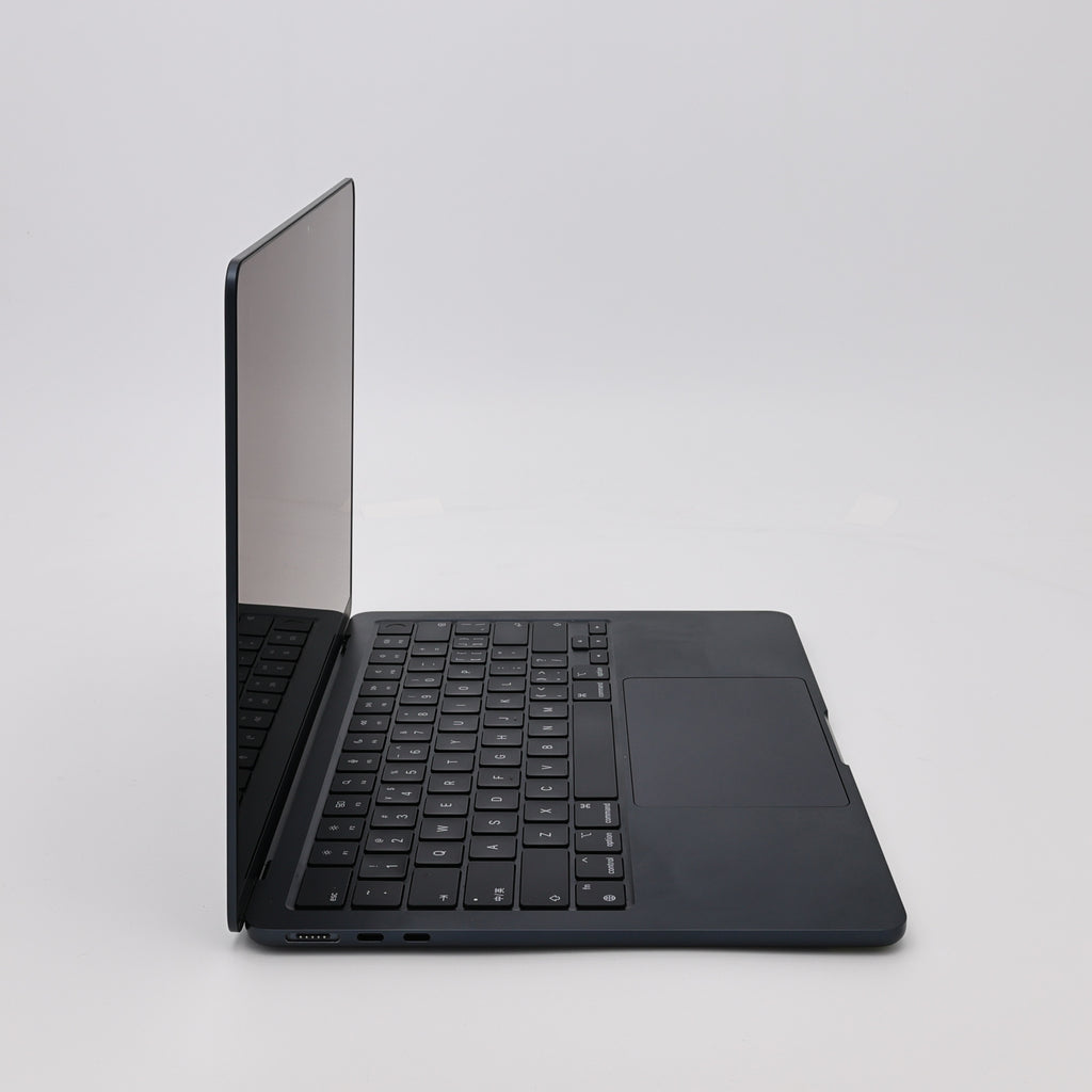 95新 Apple MacBook Air 22年 13寸 M2（8+8核） 16G RAM 256G SSD 午夜色