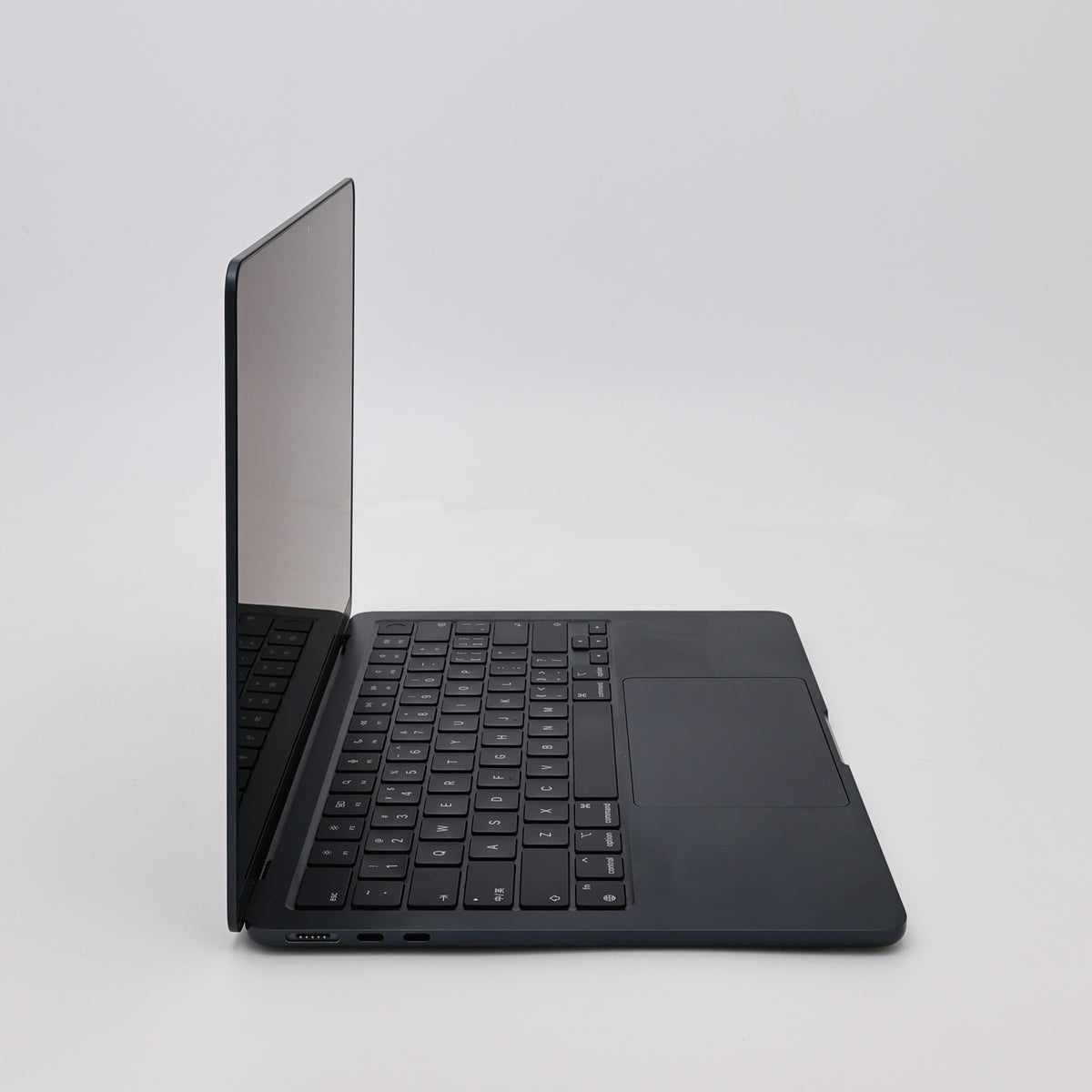 95新 Apple MacBook Air 22年 13寸 M2（8+8核） 16G RAM 256G SSD 午夜色