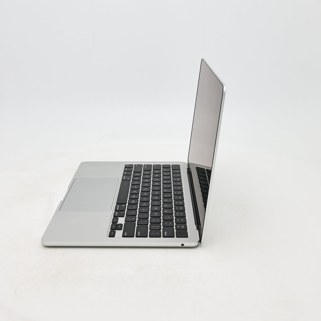 95新 Apple MacBook Air 22年 13寸 M2（8+8核） 8G RAM 256G SSD 銀色