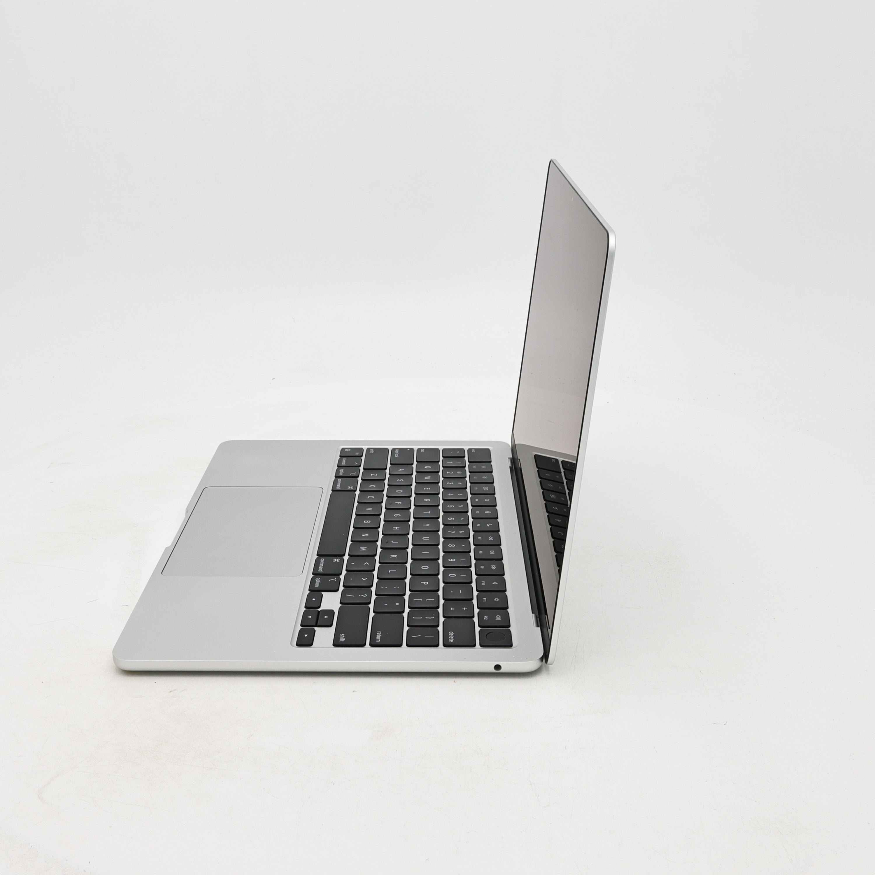 95新 Apple MacBook Air 22年 13寸 M2（8+8核） 8G RAM 256G SSD 銀色