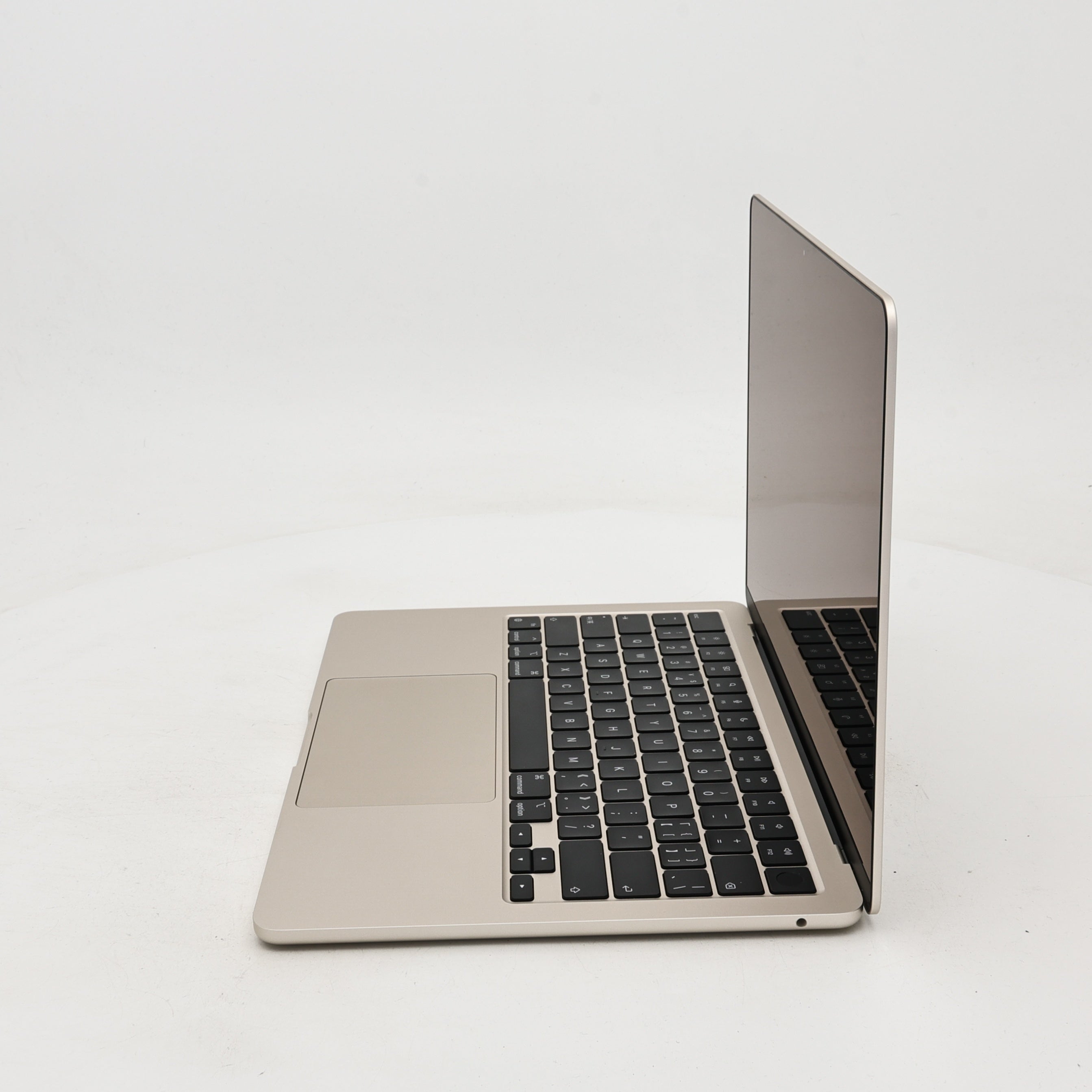95新 Apple MacBook Air 22年 13寸 M2（8+10核） 16G RAM 256G SSD 星光色