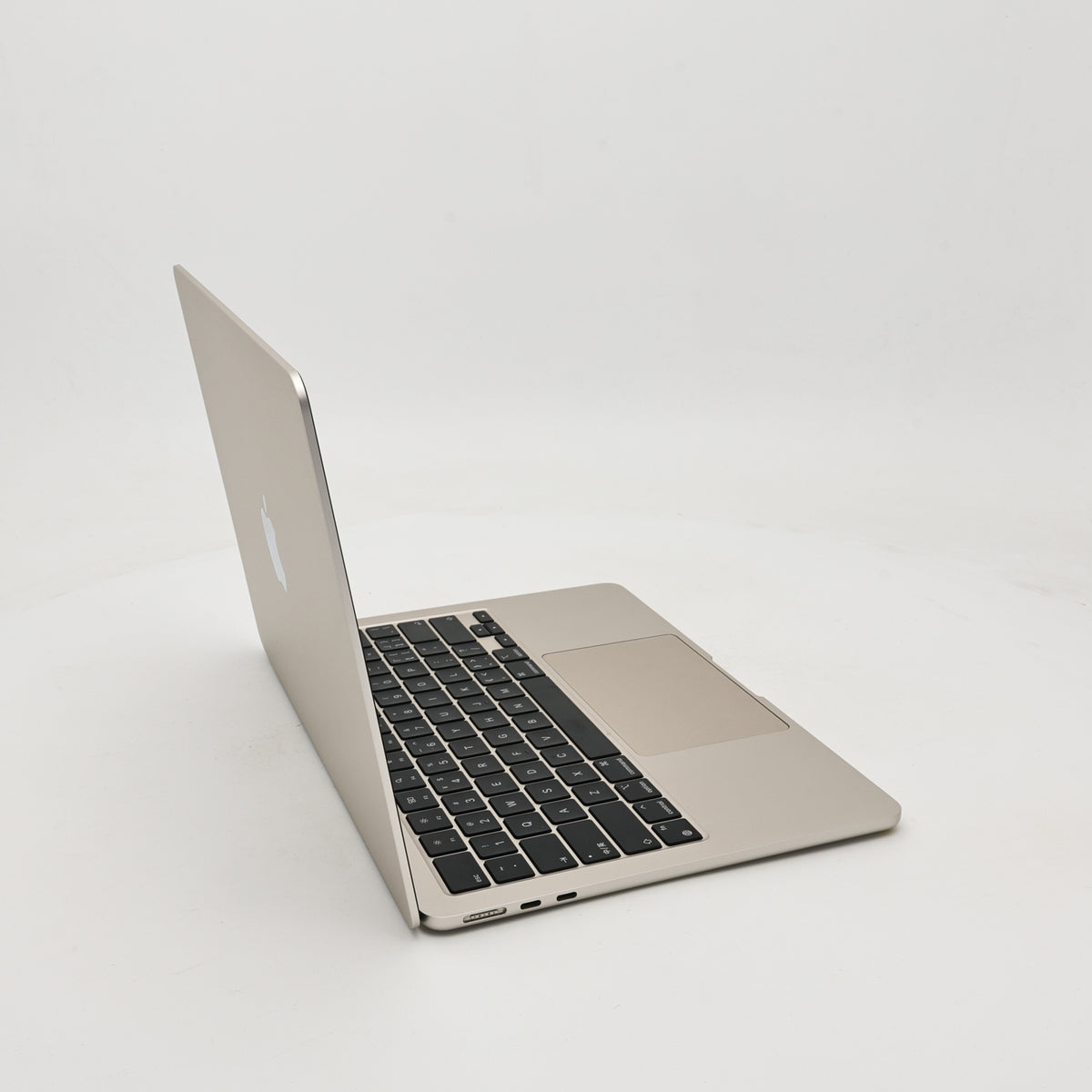 95新 Apple MacBook Air 22年 13寸 M2（8+8核） 8G RAM 256G SSD 星光色