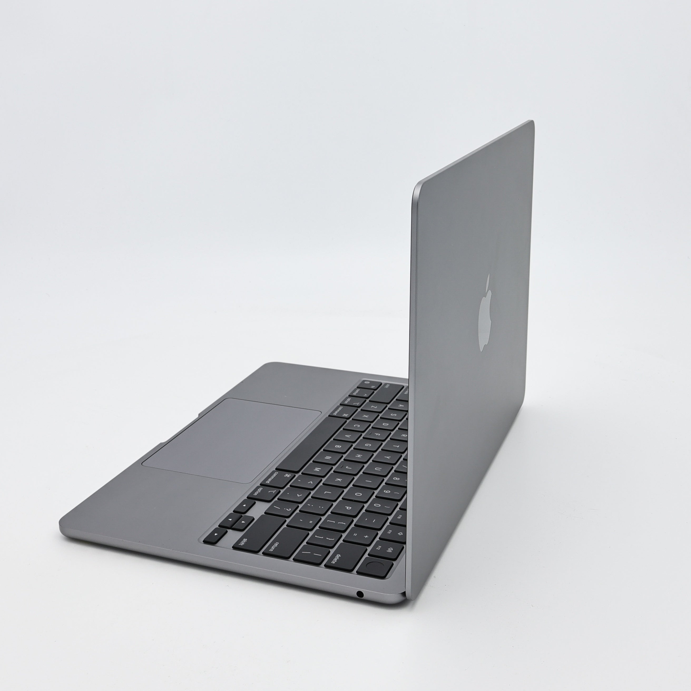 95新 Apple MacBook Air 22年 13寸 M2（8+8核） 8G RAM 256G SSD 深空灰色