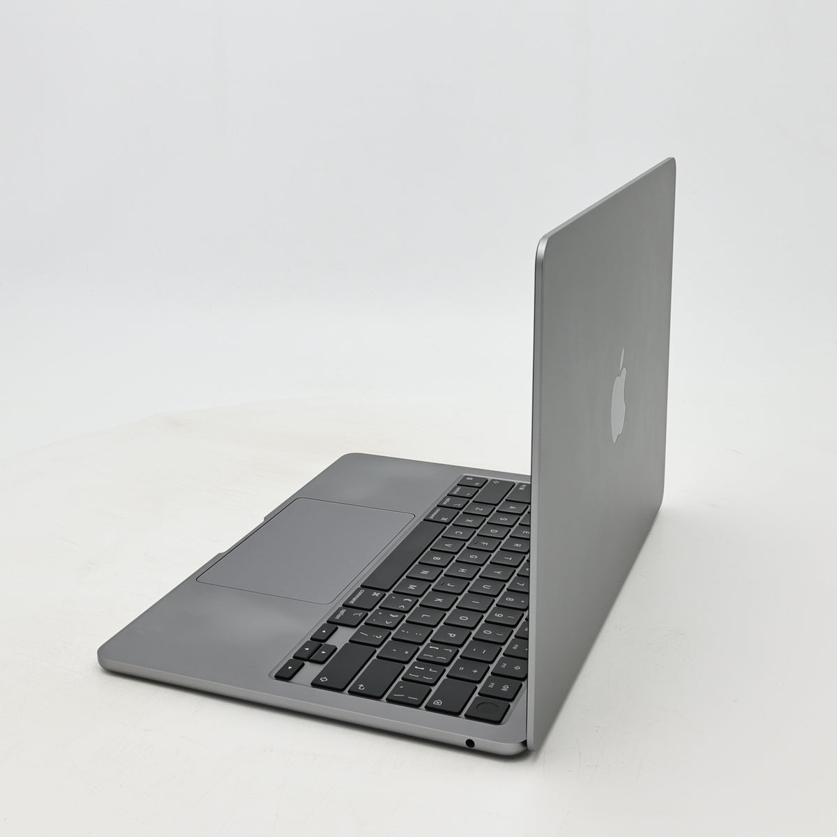 95新 Apple MacBook Air 22年 13寸 M2（8+8核） 8G RAM 256G SSD 深空灰色