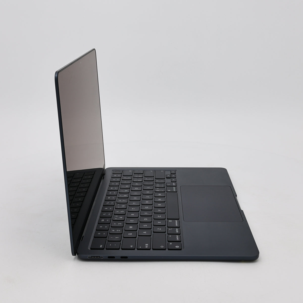 95新 Apple MacBook Air 22年 13寸 M2（8+8核） 16G RAM 256G SSD 午夜色
