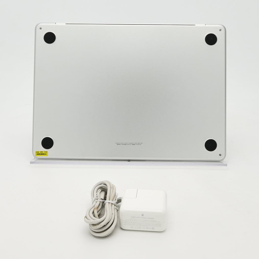 95新 Apple MacBook Air 22年 13寸 M2（8+8核） 16G RAM 256G SSD 銀色