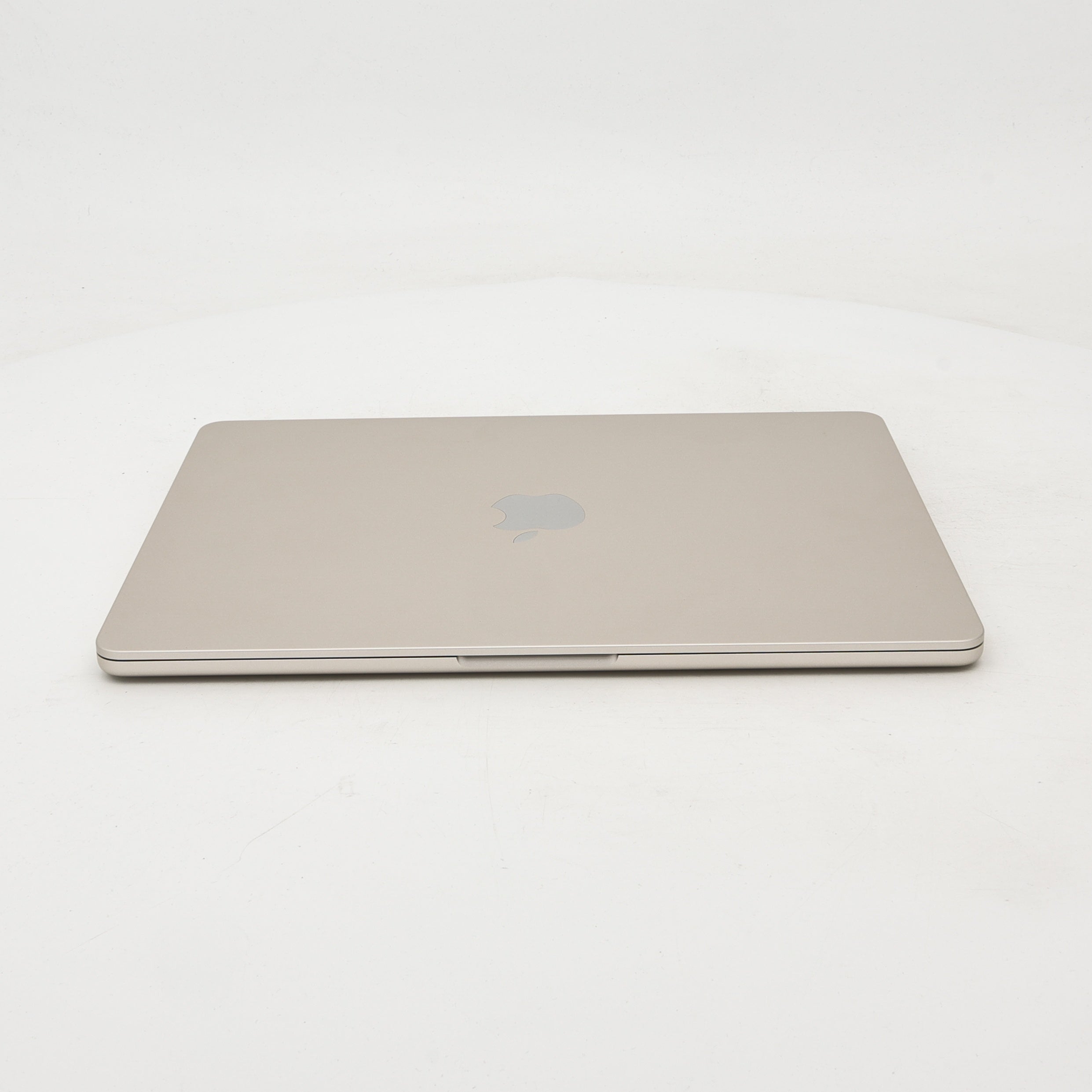 95新 Apple MacBook Air 22年 13寸 M2（8+10核） 16G RAM 256G SSD 星光色