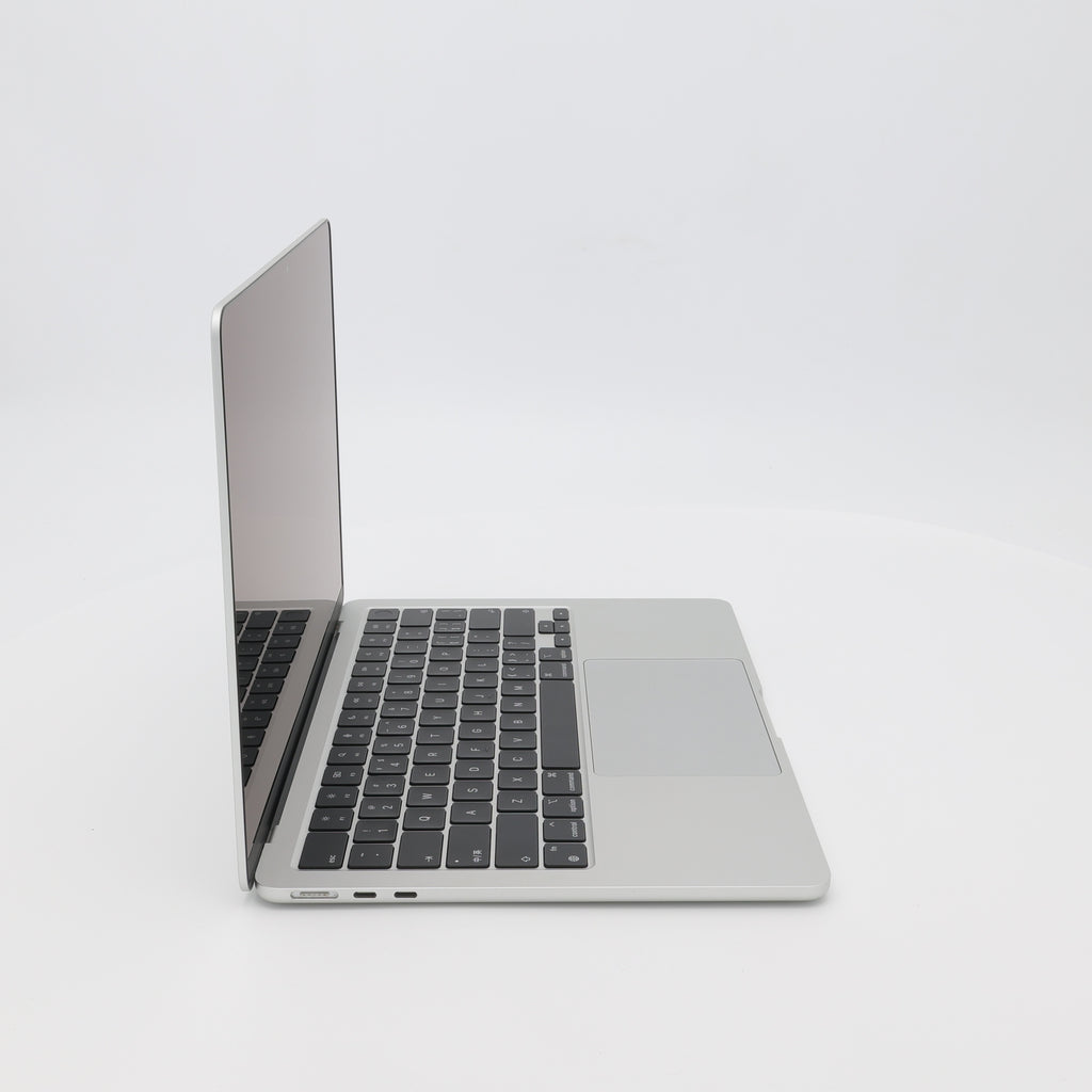 95新 Apple MacBook Air 22年 13寸 M2（8+10核） 8G RAM 512G SSD 銀色
