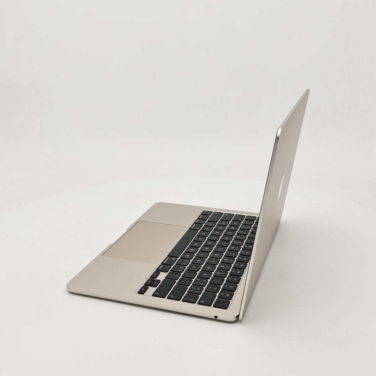 95新 Apple MacBook Air 22年 13寸 M2（8+8核） 8G RAM 256G SSD 星光色