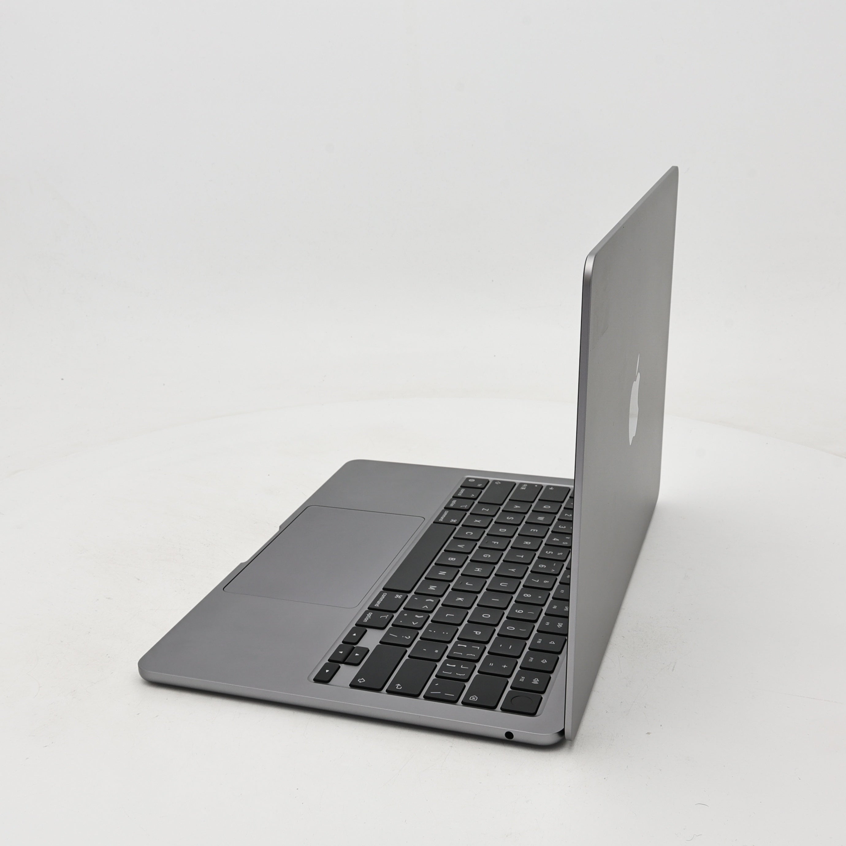 95新 Apple MacBook Air 22年 13寸 M2（8+8核） 8G RAM 256G SSD 深空灰色