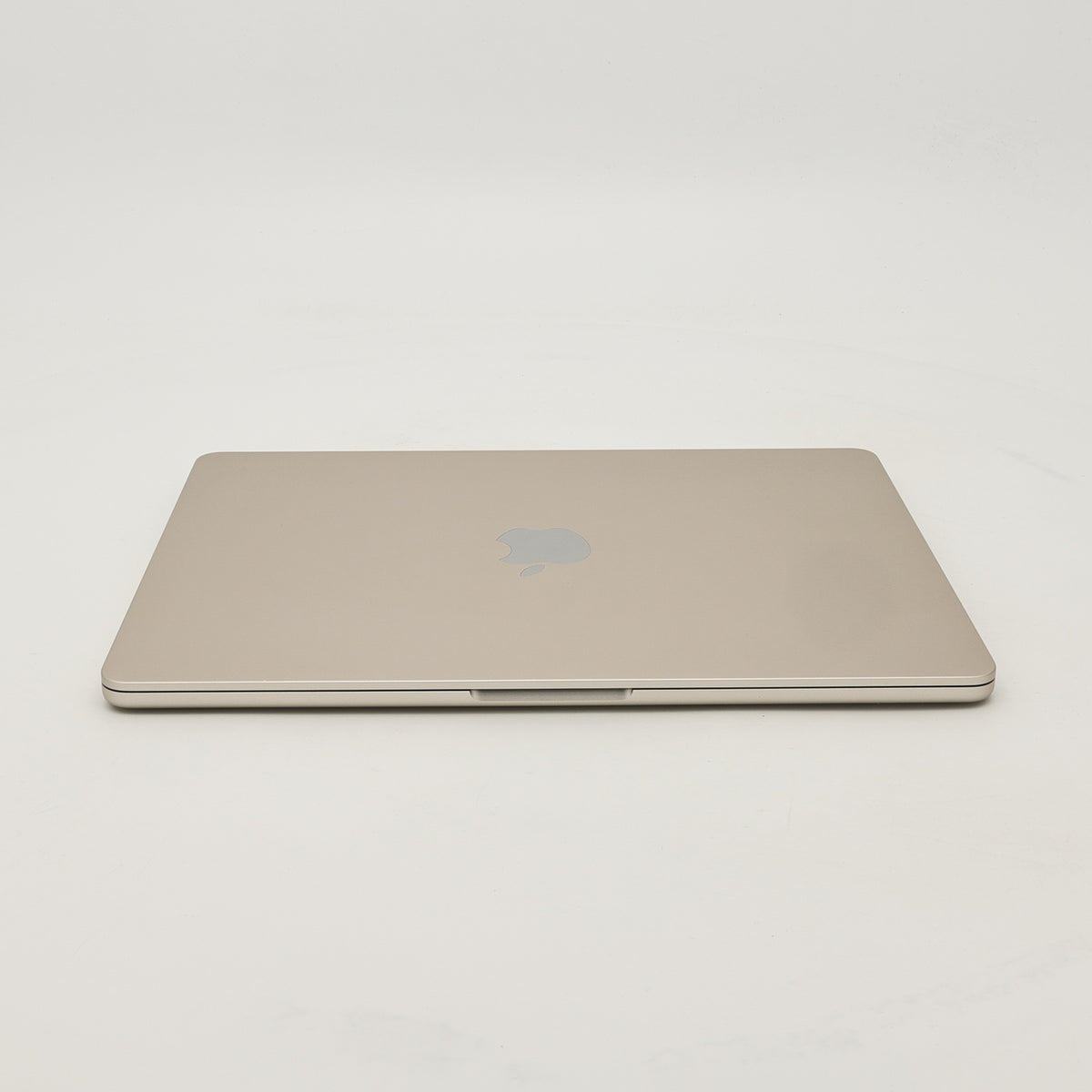 95新 Apple MacBook Air 22年 13寸 M2（8+8核） 8G RAM 256G SSD 星光色
