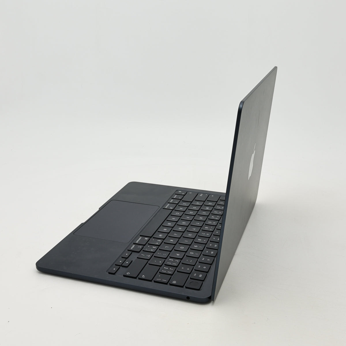 95新 Apple MacBook Air 22年 13寸 M2（8+8核） 8G RAM 256G SSD 午夜色