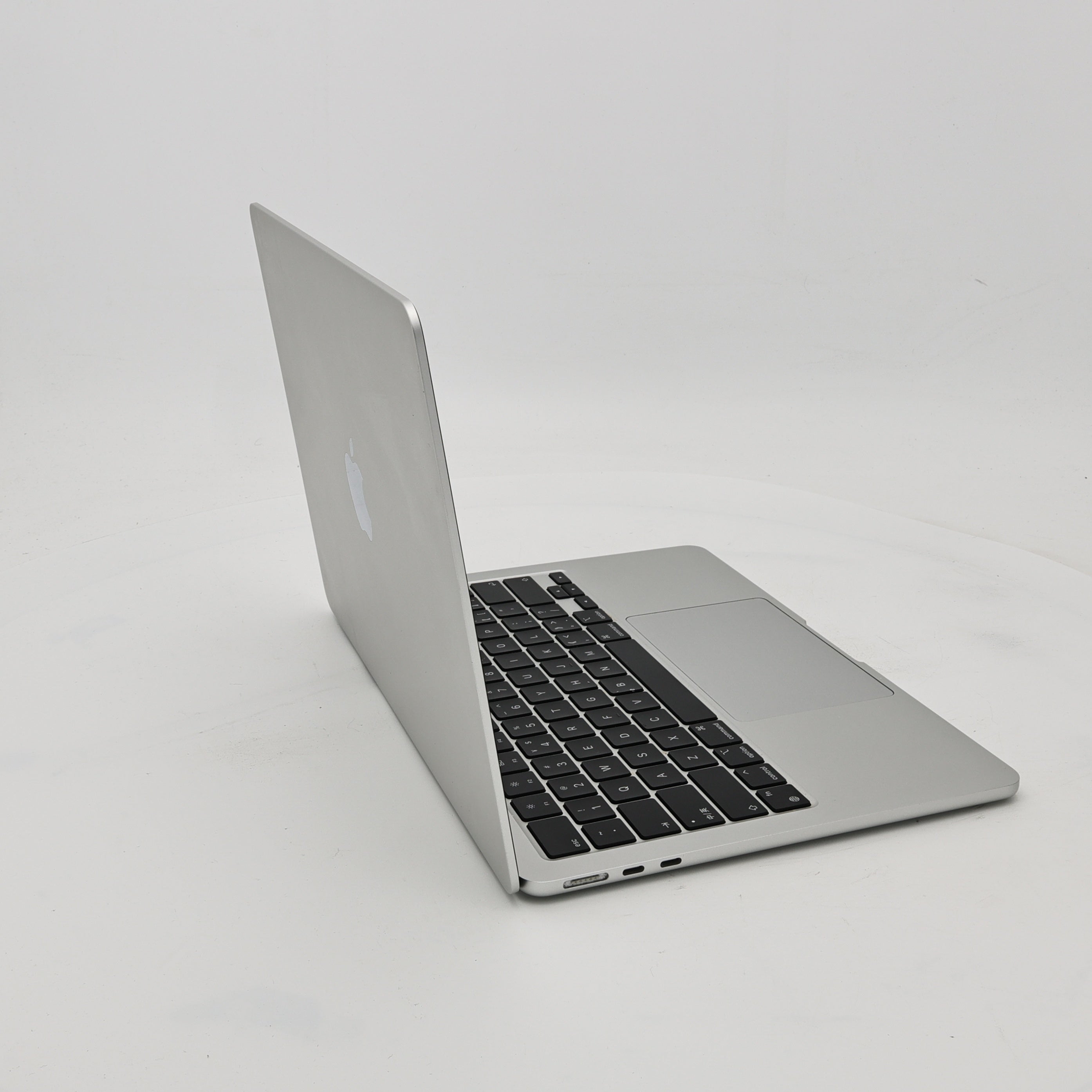 95新 Apple MacBook Air 22年 13寸 M2（8+8核） 8G RAM 256G SSD 銀色