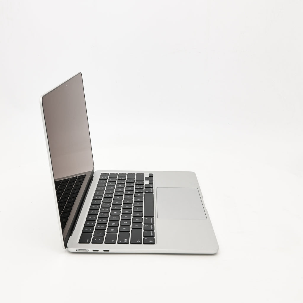 95新 Apple MacBook Air 22年 13寸 M2（8+8核） 8G RAM 256G SSD 銀色