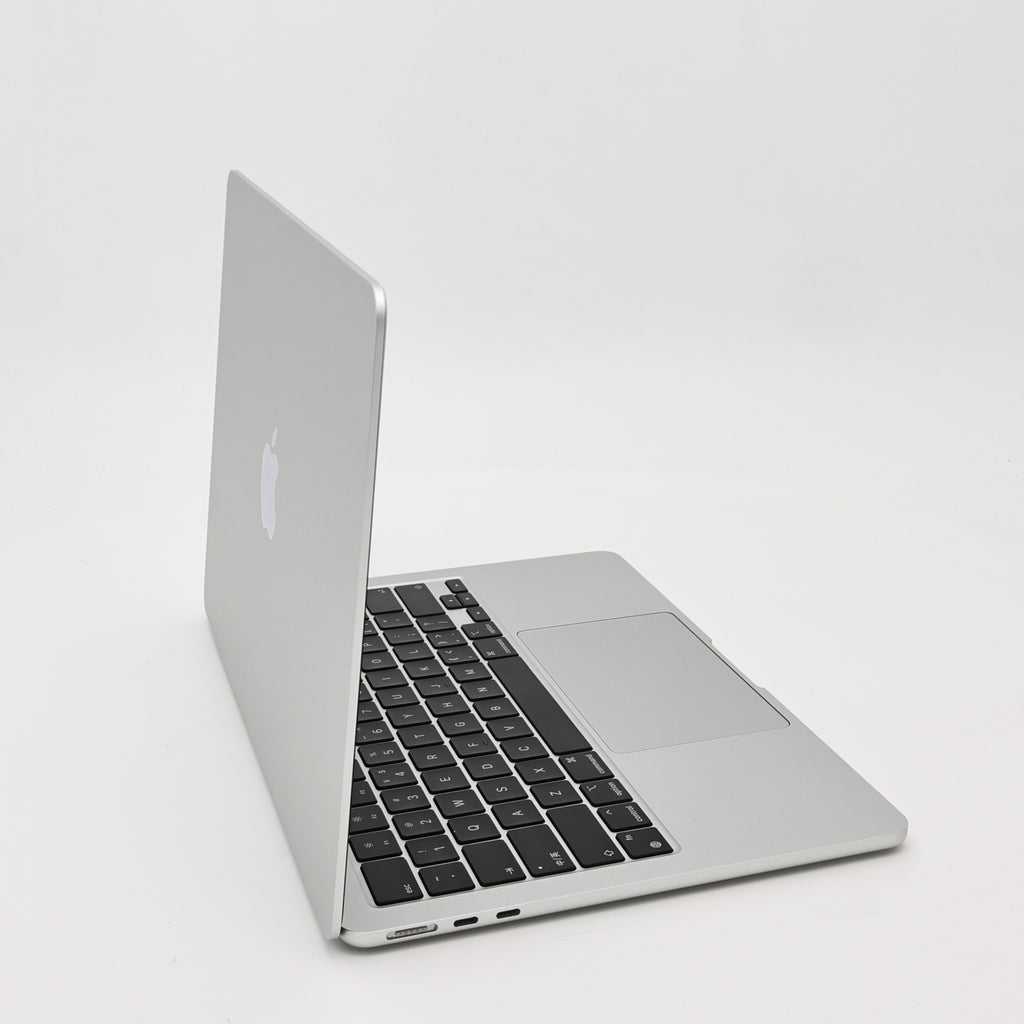 95新 Apple MacBook Air 22年 13寸 M2（8+8核） 8G RAM 256G SSD 銀色