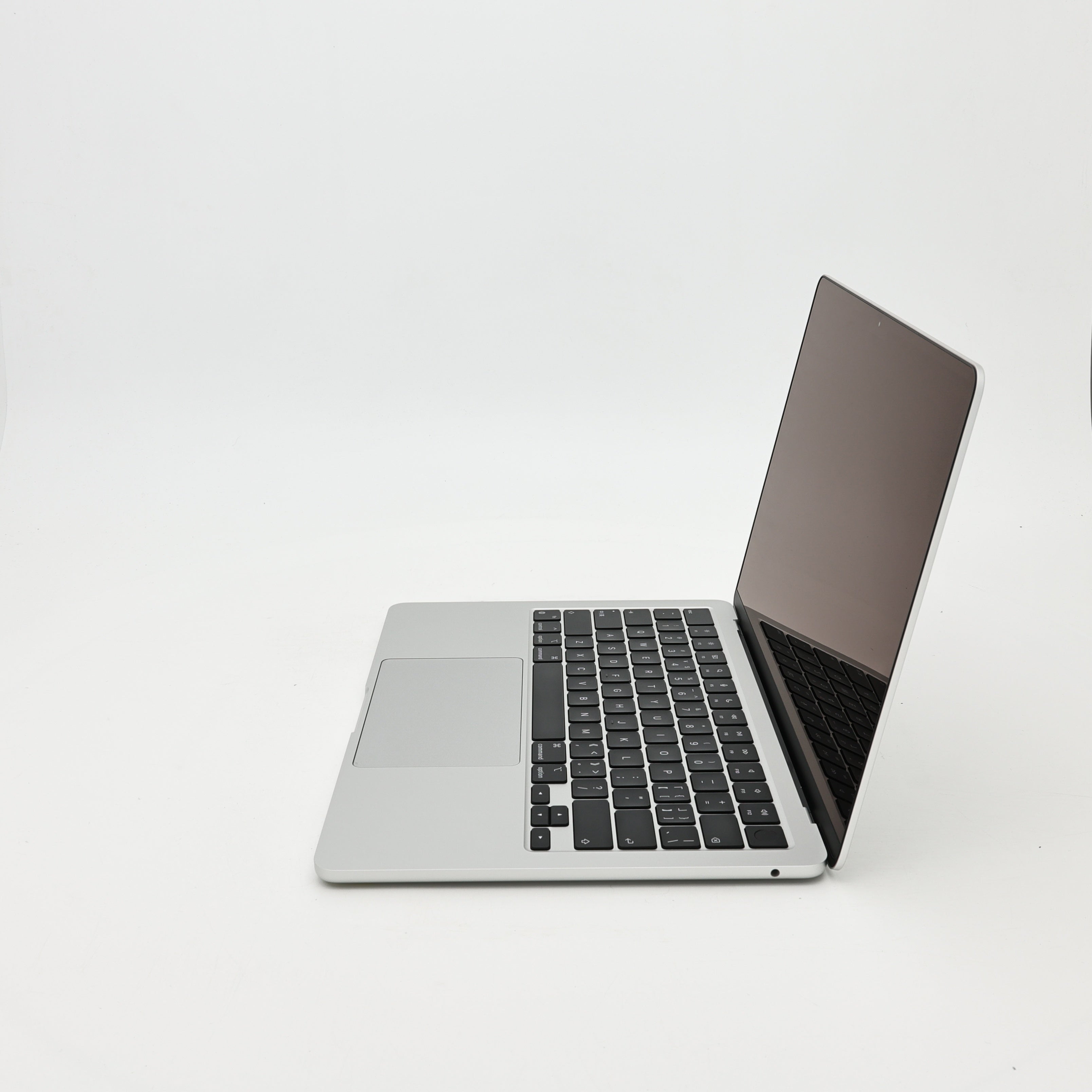99新 Apple MacBook Air 22年 13寸 M2（8+8核） 8G RAM 256G SSD 銀色