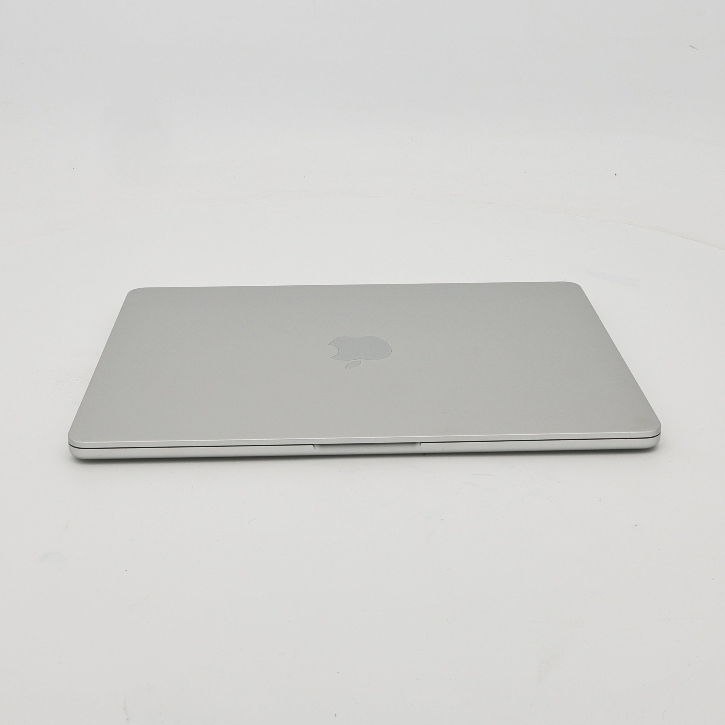95新 Apple MacBook Air 22年 13寸 M2（8+8核） 8G RAM 256G SSD 銀色