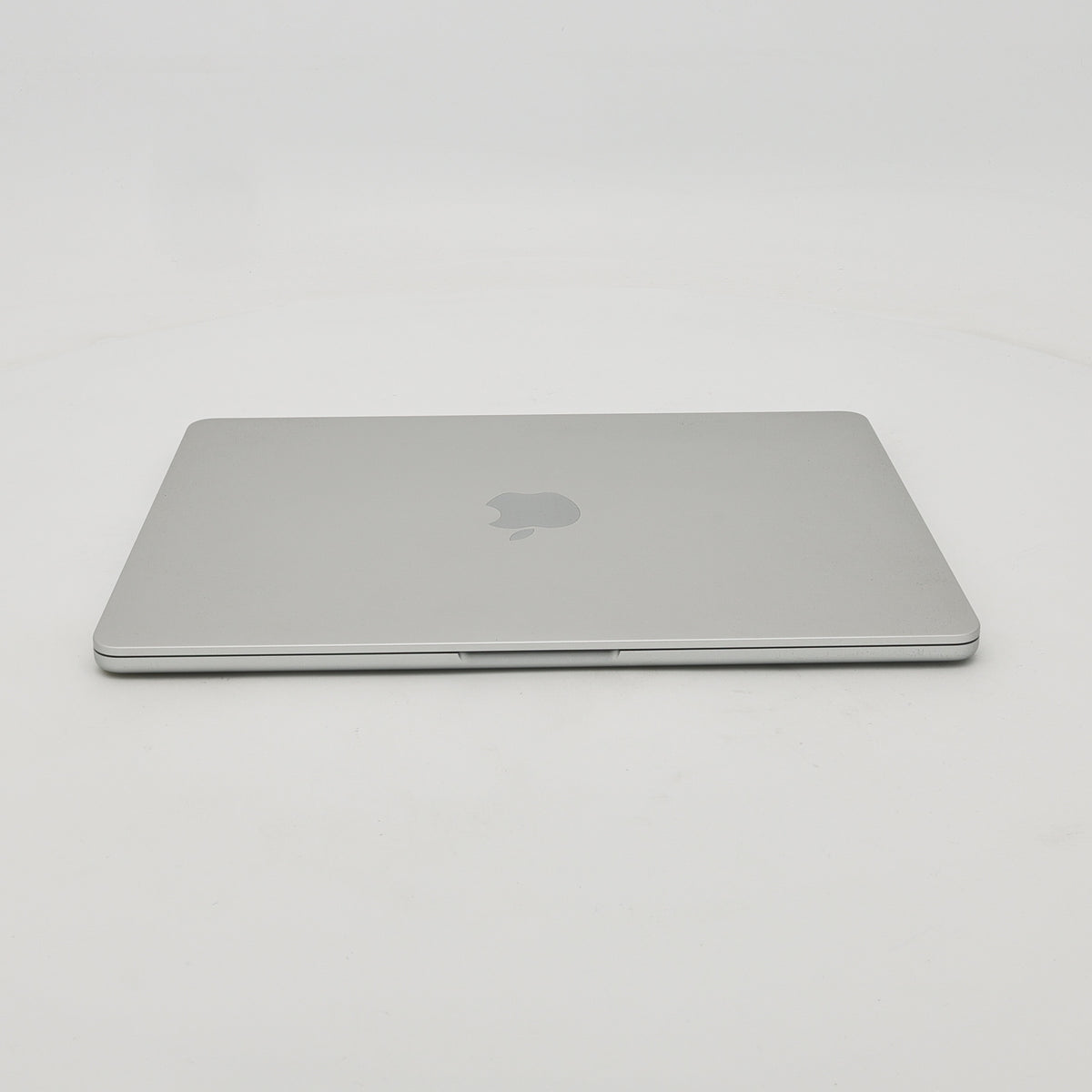 95新 Apple MacBook Air 22年 13寸 M2（8+10核） 8G RAM 512G SSD 銀色