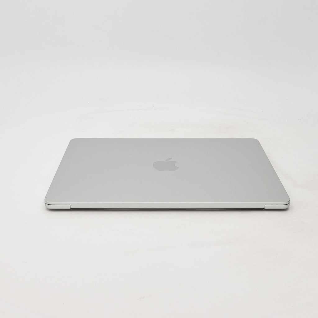 95新 Apple MacBook Air 22年 13寸 M2（8+8核） 8G RAM 256G SSD 銀色