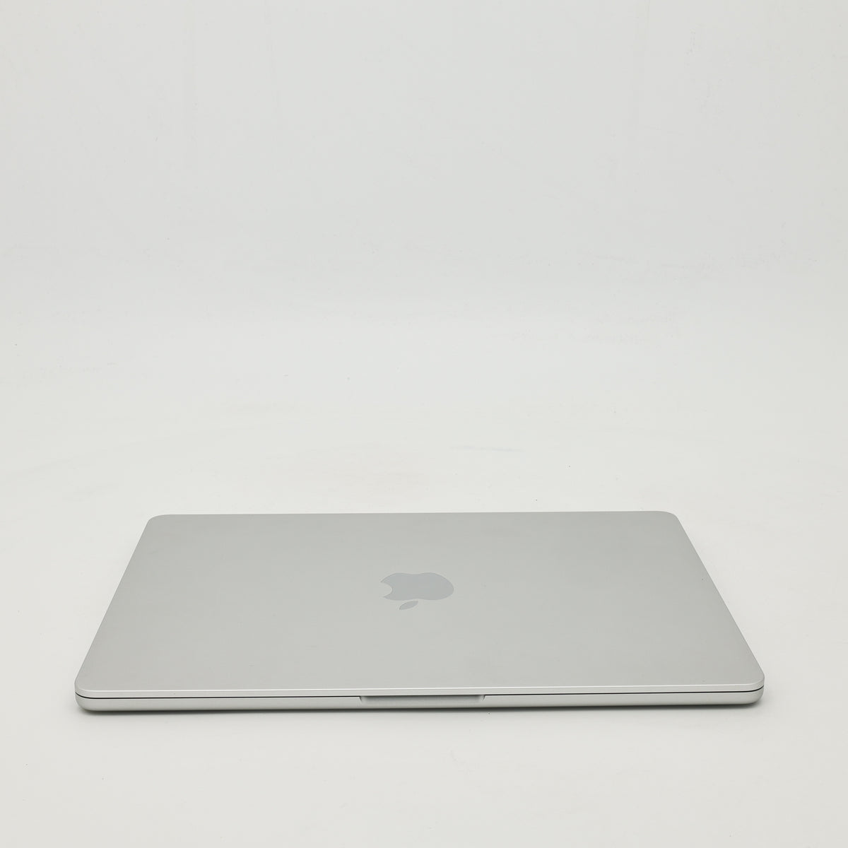 95新 Apple MacBook Air 22年 13寸 M2（8+8核） 8G RAM 256G SSD 銀色