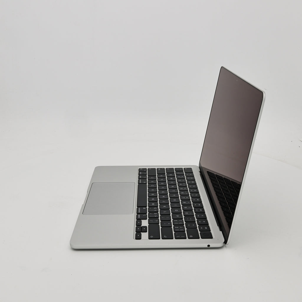 95新 Apple MacBook Air 22年 13寸 M2（8+8核） 8G RAM 256G SSD 銀色