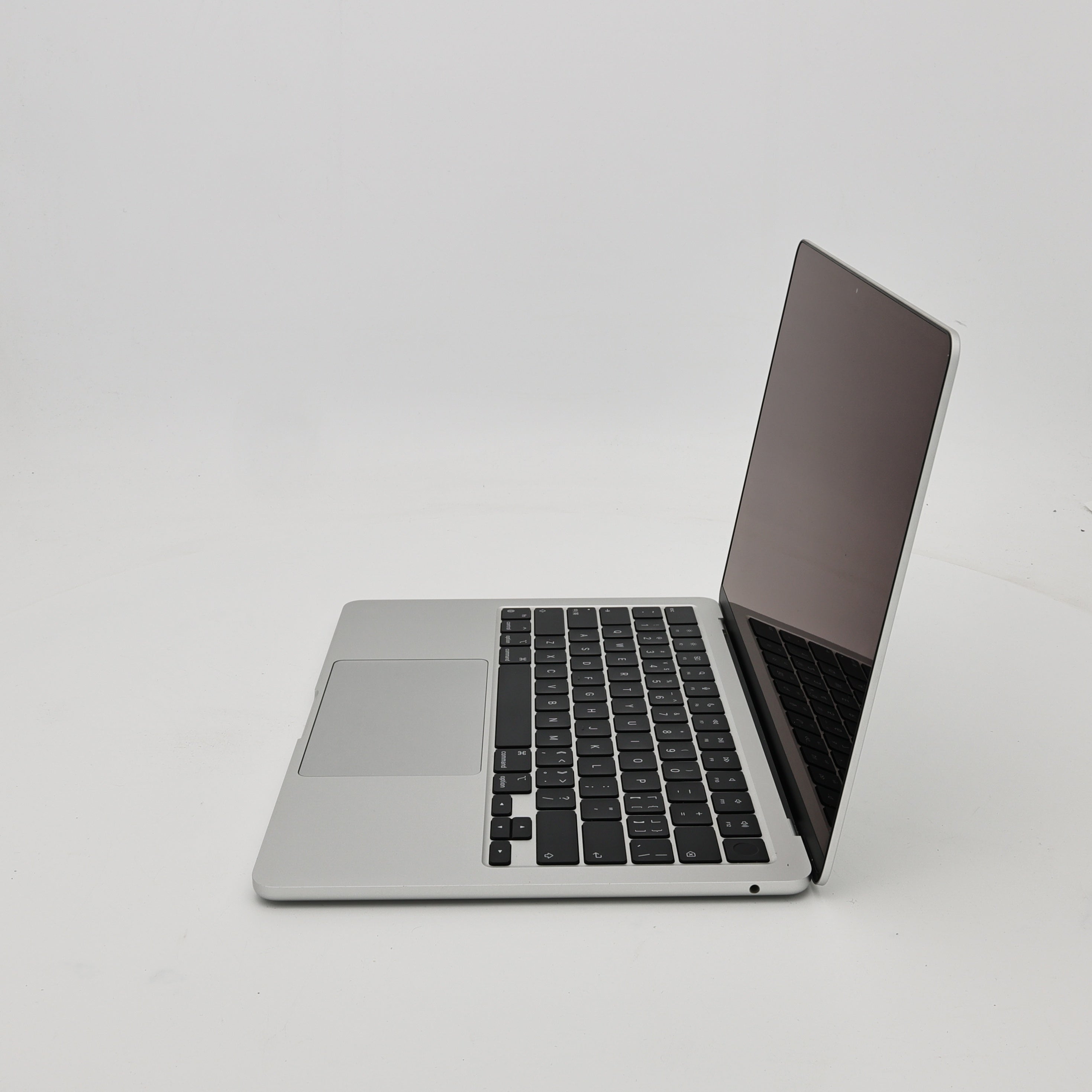 95新 Apple MacBook Air 22年 13寸 M2（8+8核） 8G RAM 256G SSD 銀色