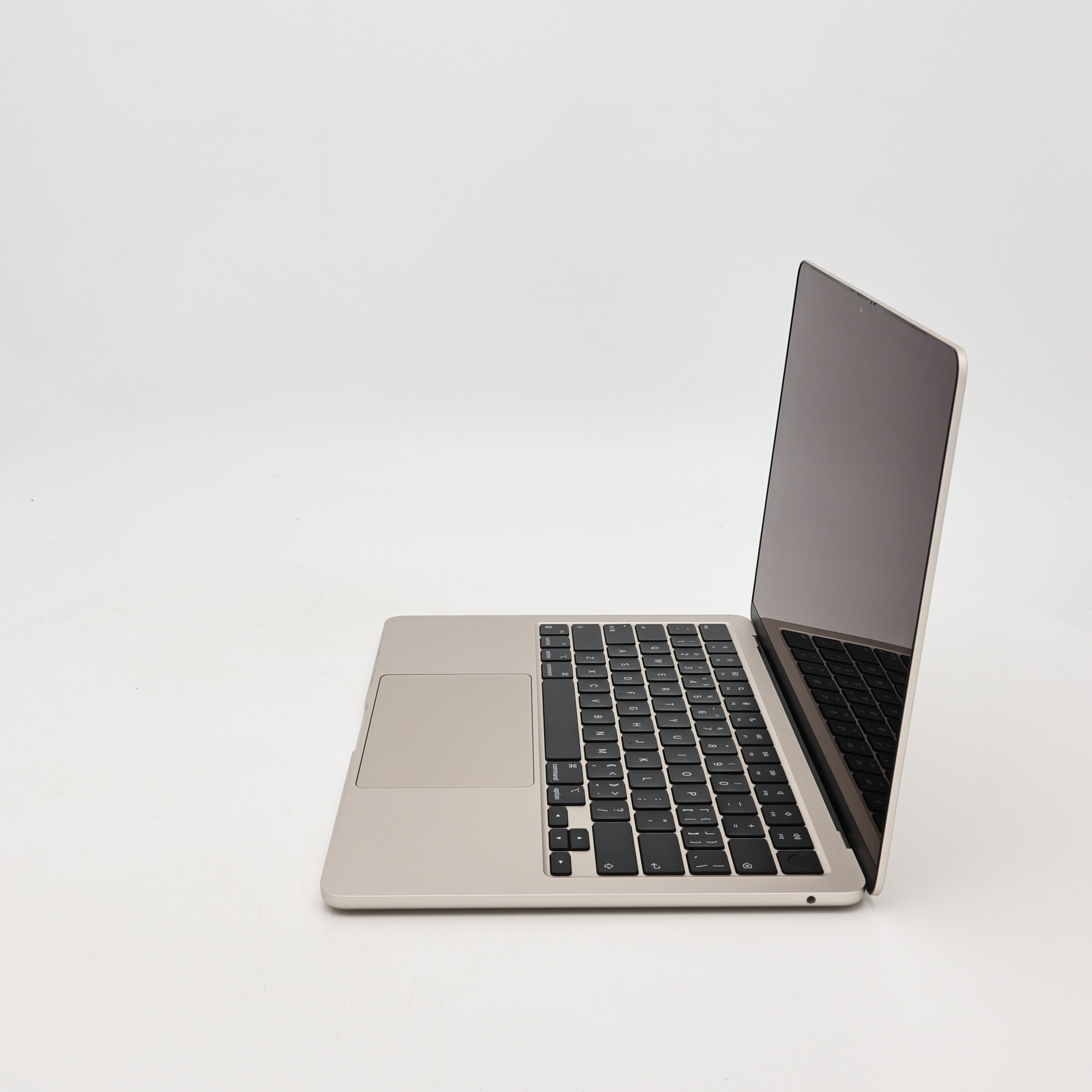 95新 Apple MacBook Air 22年 13寸 M2（8+8核） 8G RAM 256G SSD 星光色