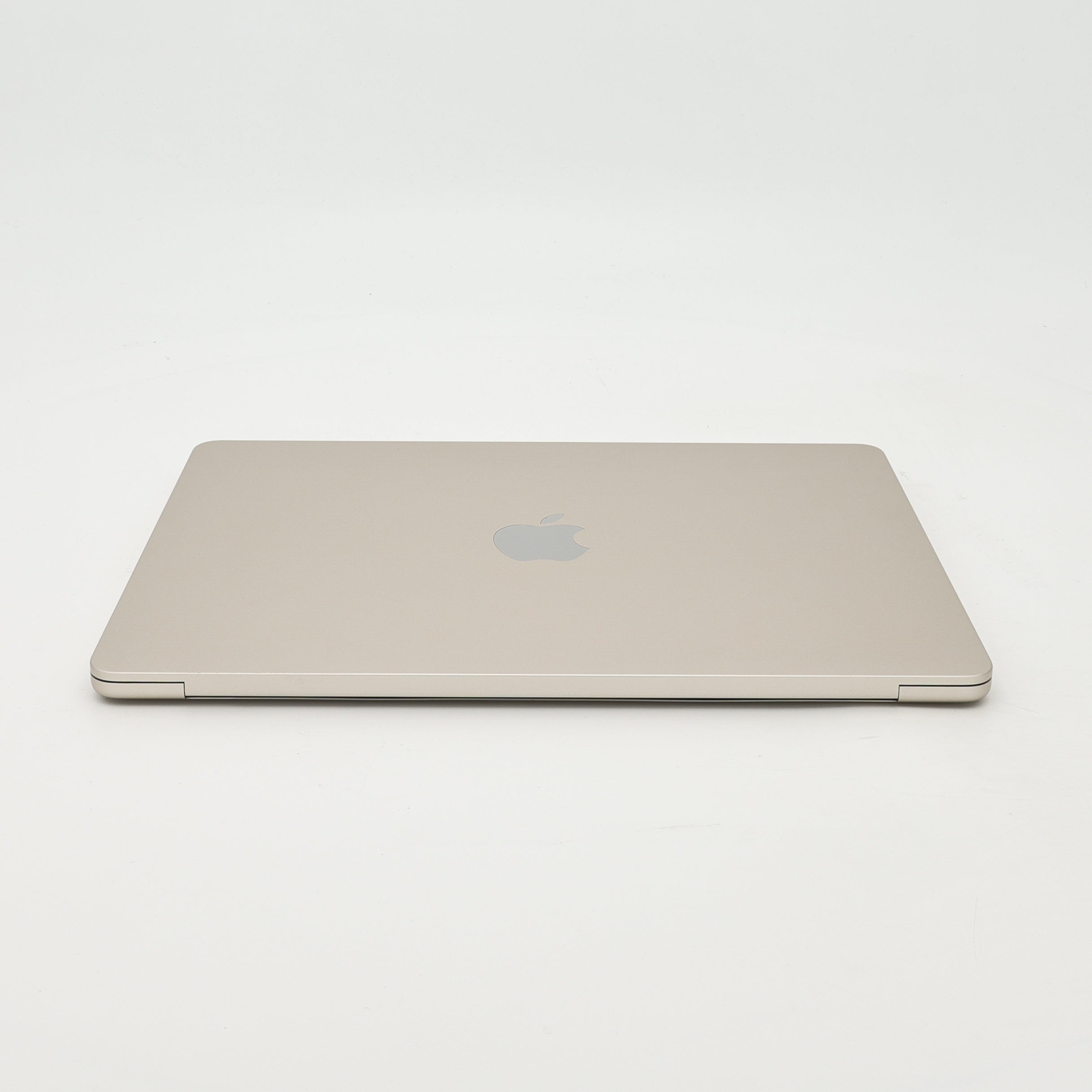 95新 Apple MacBook Air 22年 13寸 M2（8+8核） 8G RAM 256G SSD 星光色