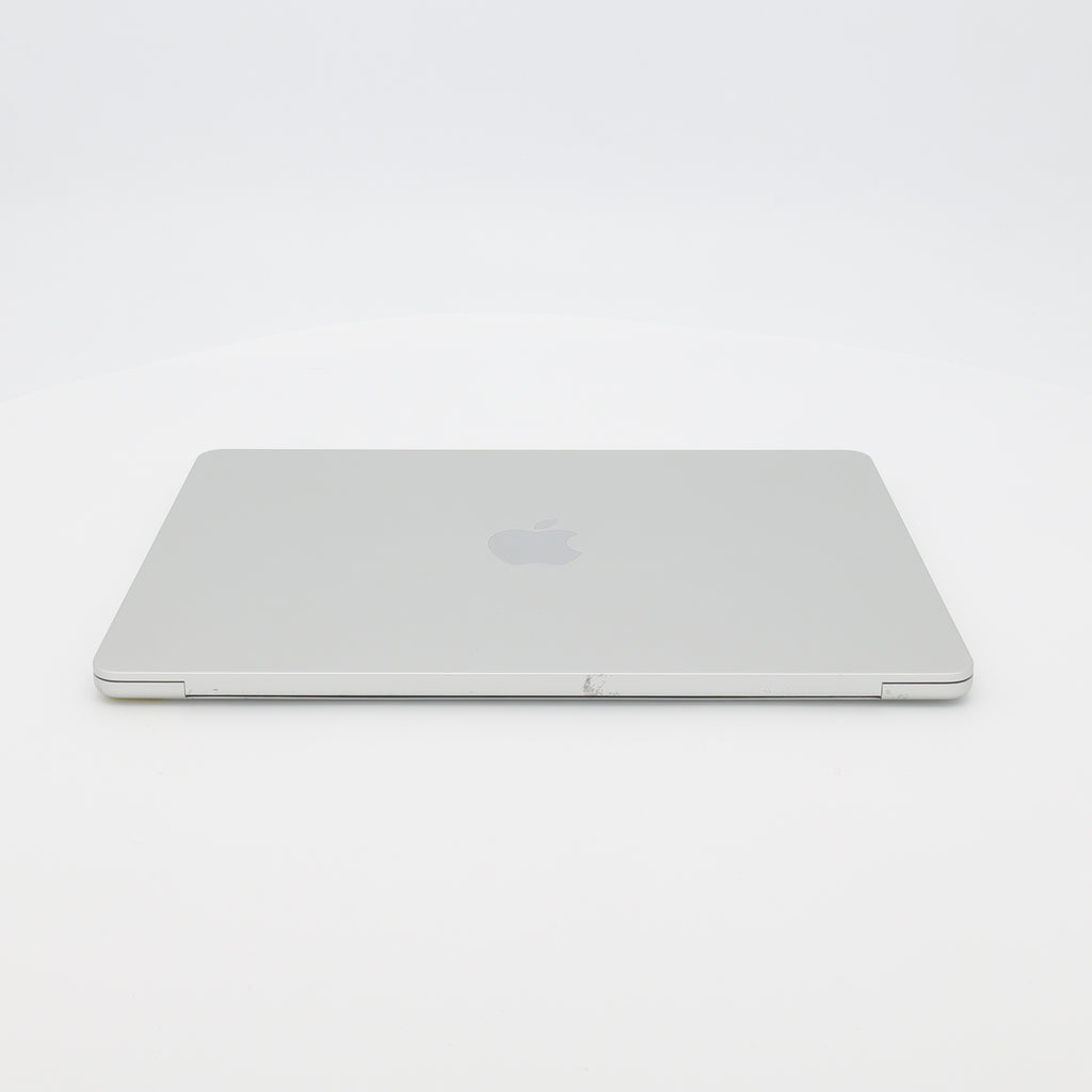 95新 Apple MacBook Air 22年 13寸 M2（8+8核） 8G RAM 256G SSD 銀色