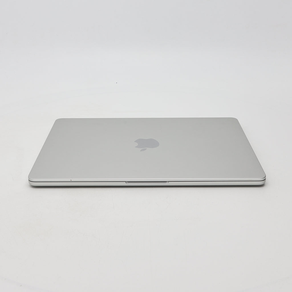 95新 Apple MacBook Air 22年 13寸 M2（8+8核） 16G RAM 256G SSD 銀色
