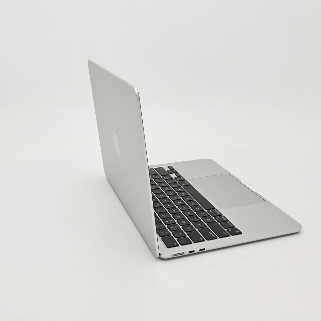 95新 Apple MacBook Air 22年 13寸 M2（8+8核） 8G RAM 256G SSD 銀色