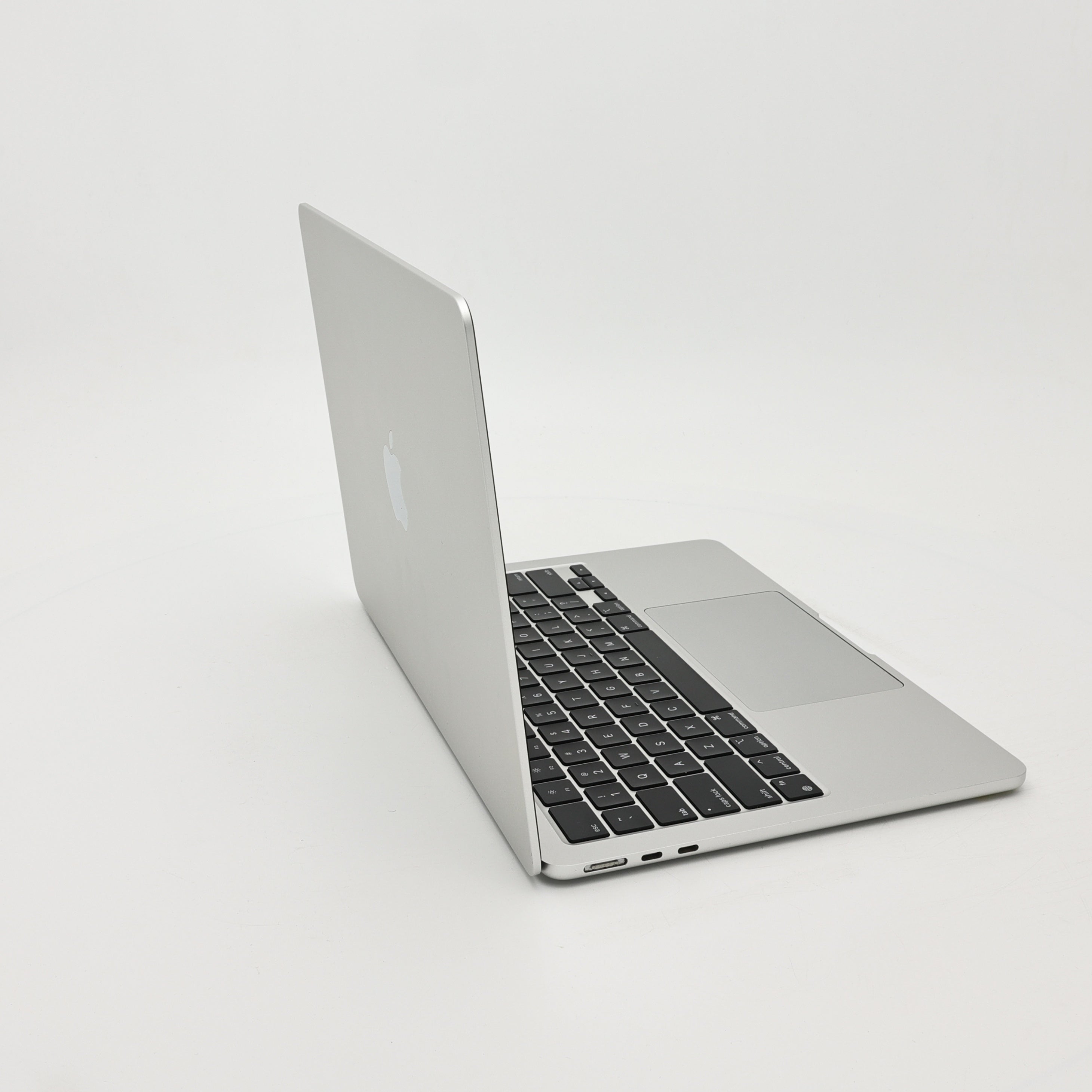 95新 Apple MacBook Air 22年 13寸 M2（8+8核） 8G RAM 256G SSD 銀色
