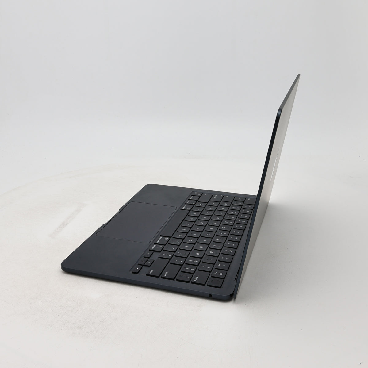 95新 Apple MacBook Air 22年 13寸 M2（8+8核） 8G RAM 256G SSD 午夜色