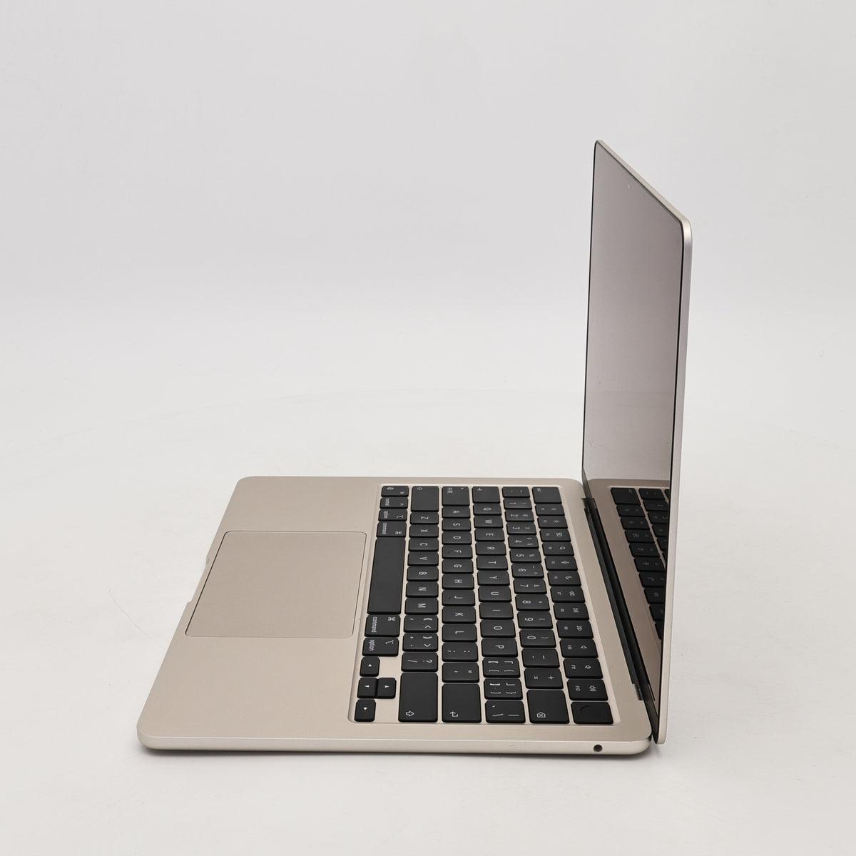 95新 Apple MacBook Air 22年 13寸 M2（8+8核） 8G RAM 256G SSD 星光色