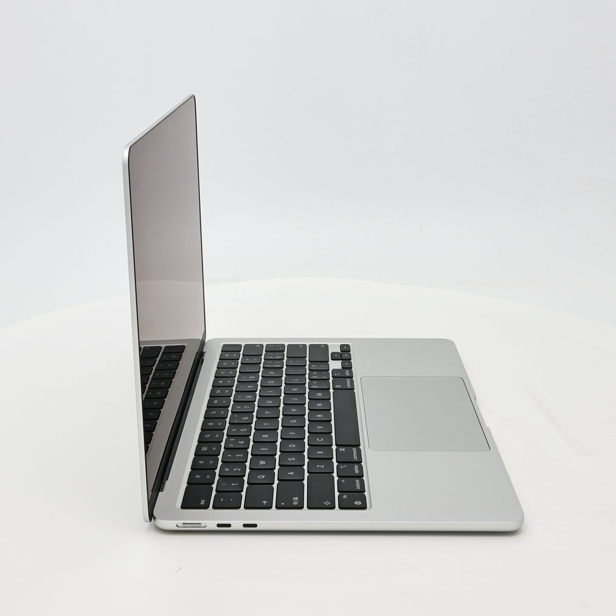 95新 Apple MacBook Air 22年 13寸 M2（8+10核） 8G RAM 512G SSD 銀色