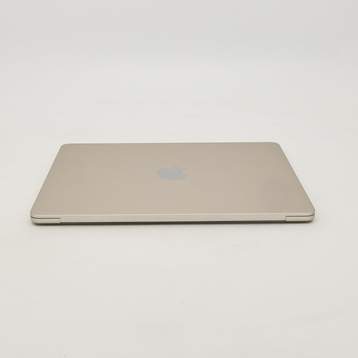 95新 Apple MacBook Air 22年 13寸 M2（8+8核） 8G RAM 256G SSD 星光色