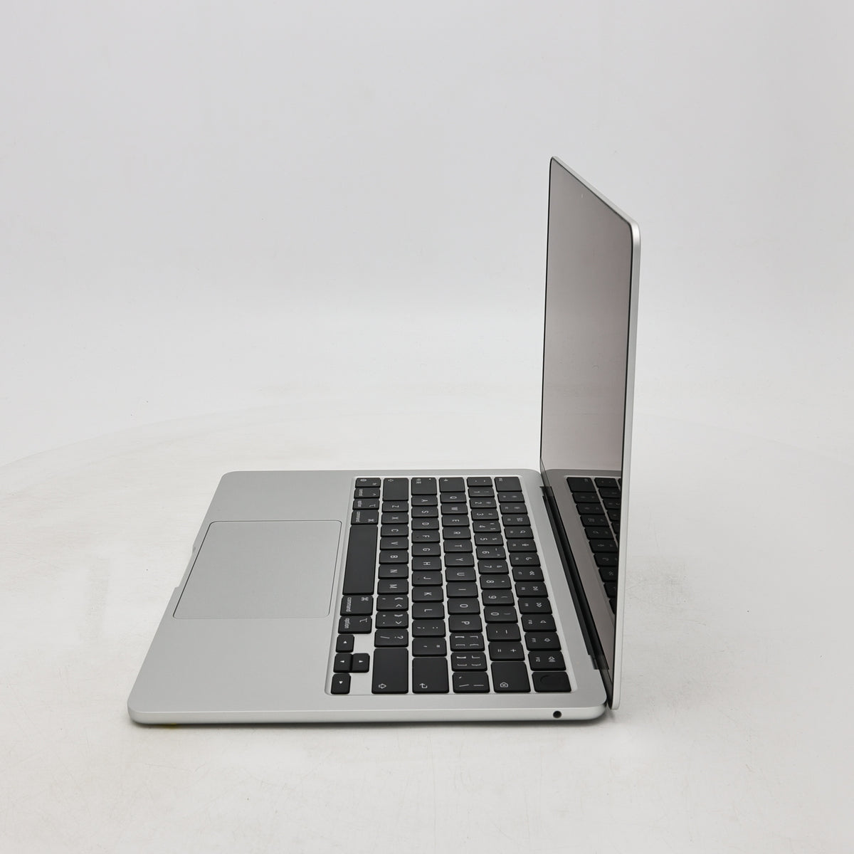 95新 Apple MacBook Air 22年 13寸 M2（8+8核） 8G RAM 256G SSD 銀色