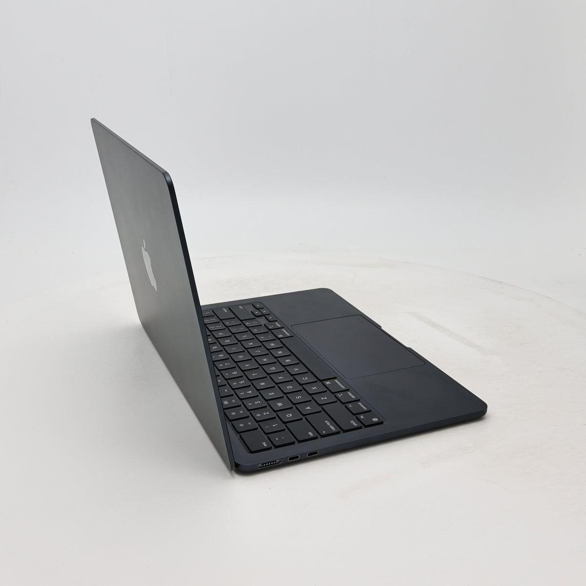 95新 Apple MacBook Air 22年 13寸 M2（8+8核） 8G RAM 256G SSD 午夜色