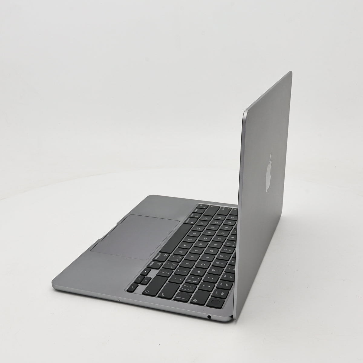 95新 Apple MacBook Air 22年 13寸 M2（8+8核） 8G RAM 256G SSD 深空灰色