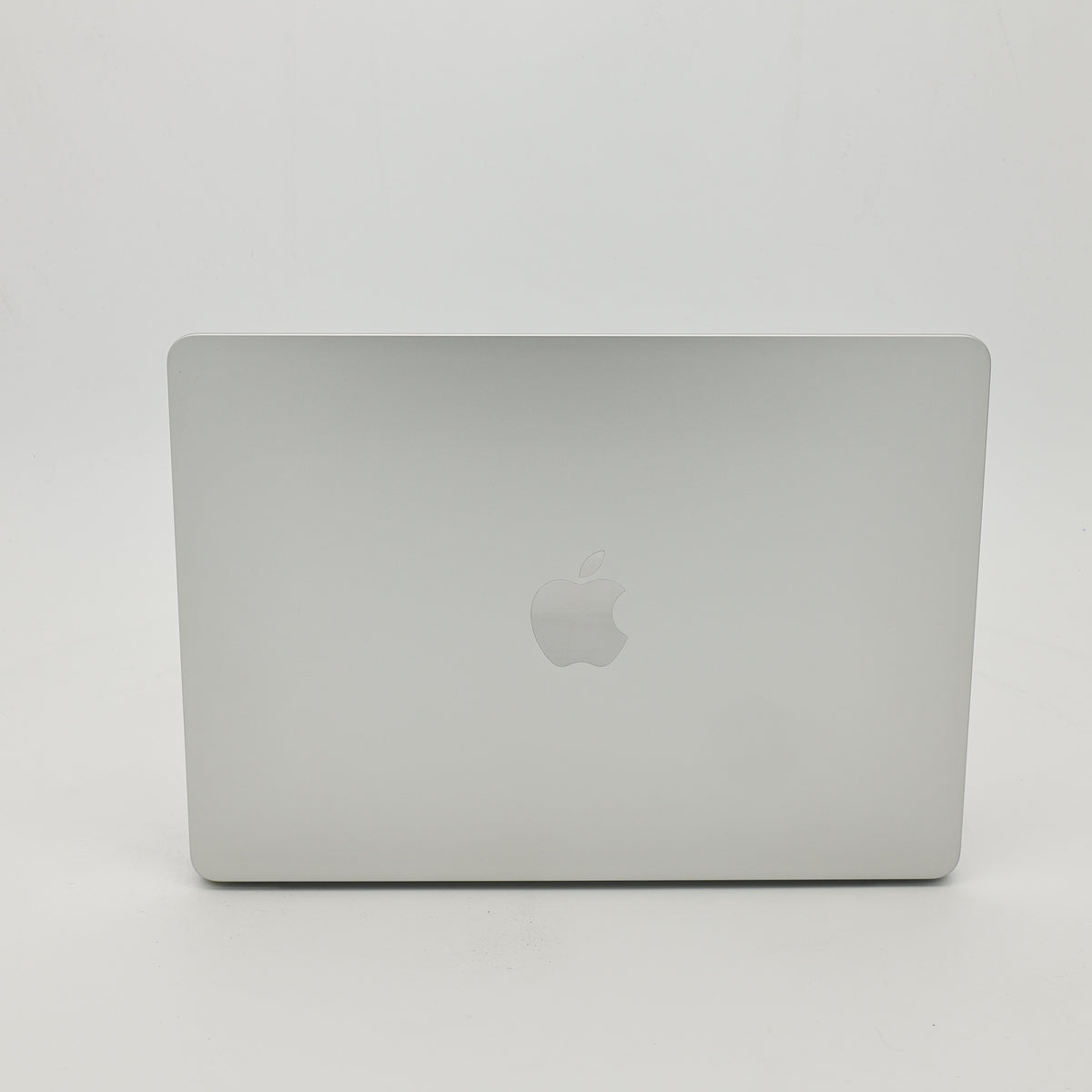 95新 Apple MacBook Air 22年 13寸 M2（8+8核） 8G RAM 256G SSD 銀色