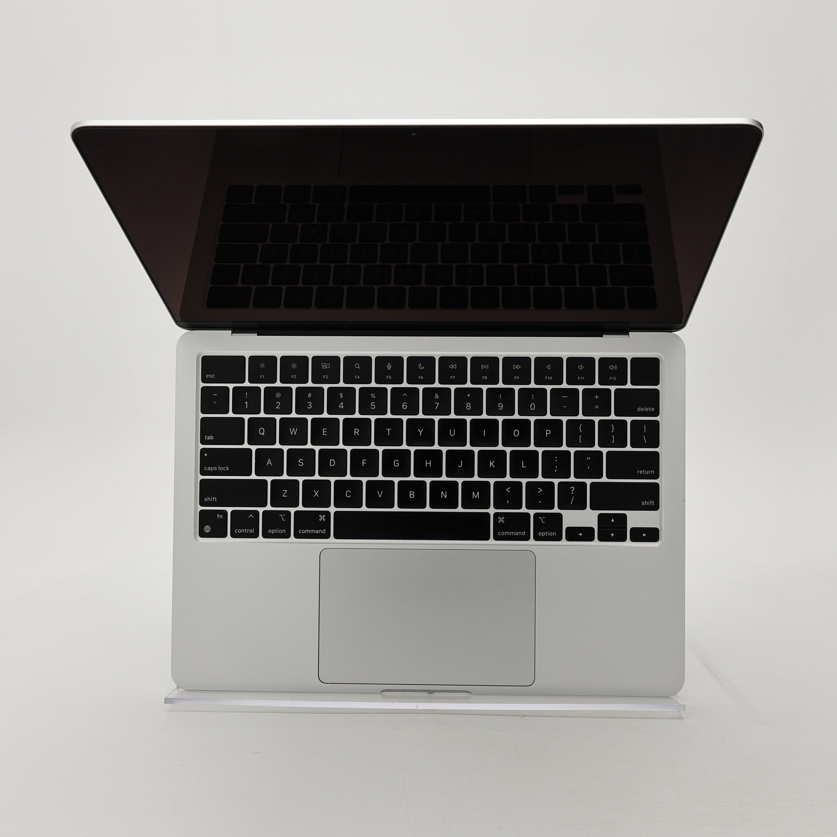 95新 Apple MacBook Air 22年 13寸 M2（8+8核） 8G RAM 256G SSD 銀色