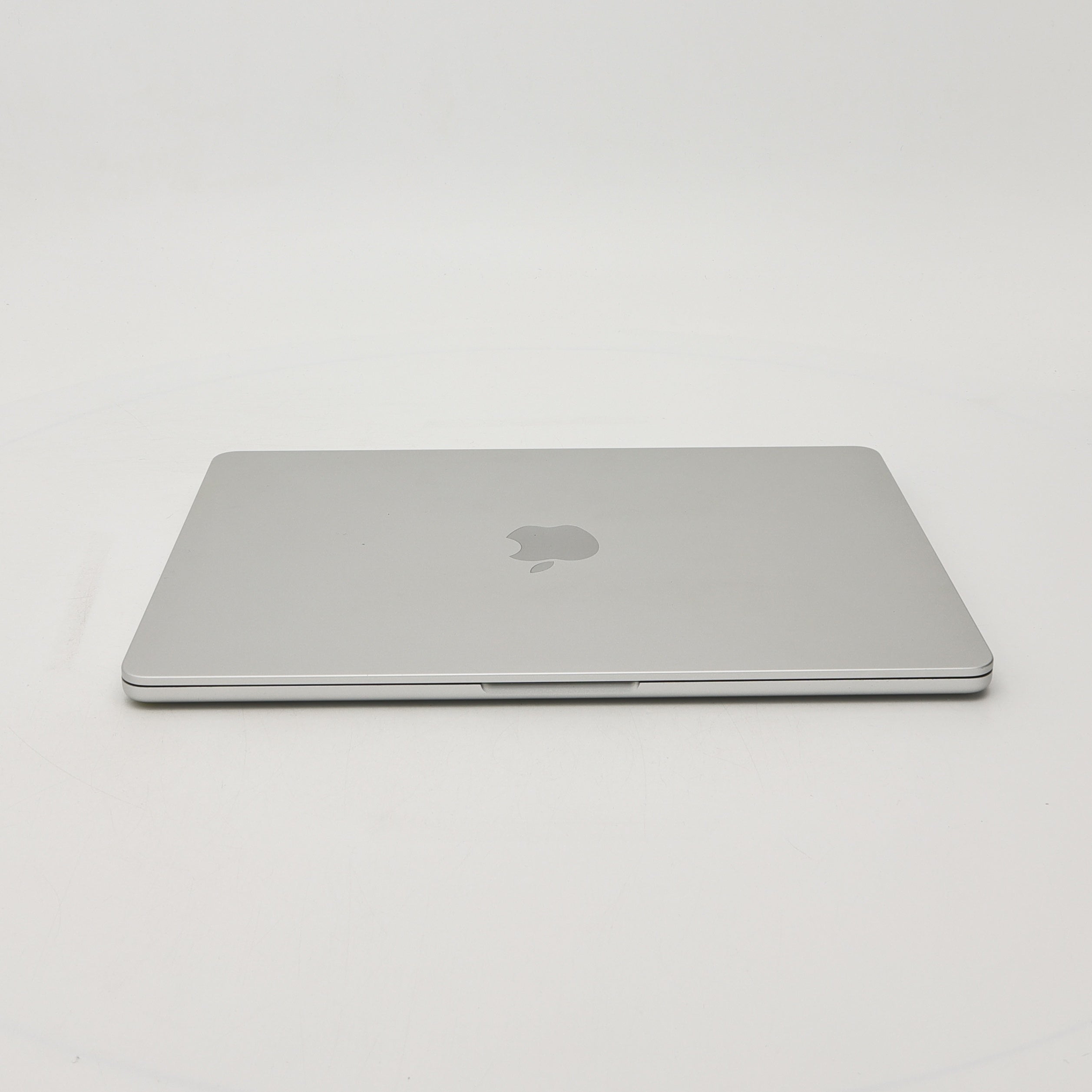 95新 Apple MacBook Air 22年 13寸 M2（8+8核） 8G RAM 256G SSD 銀色