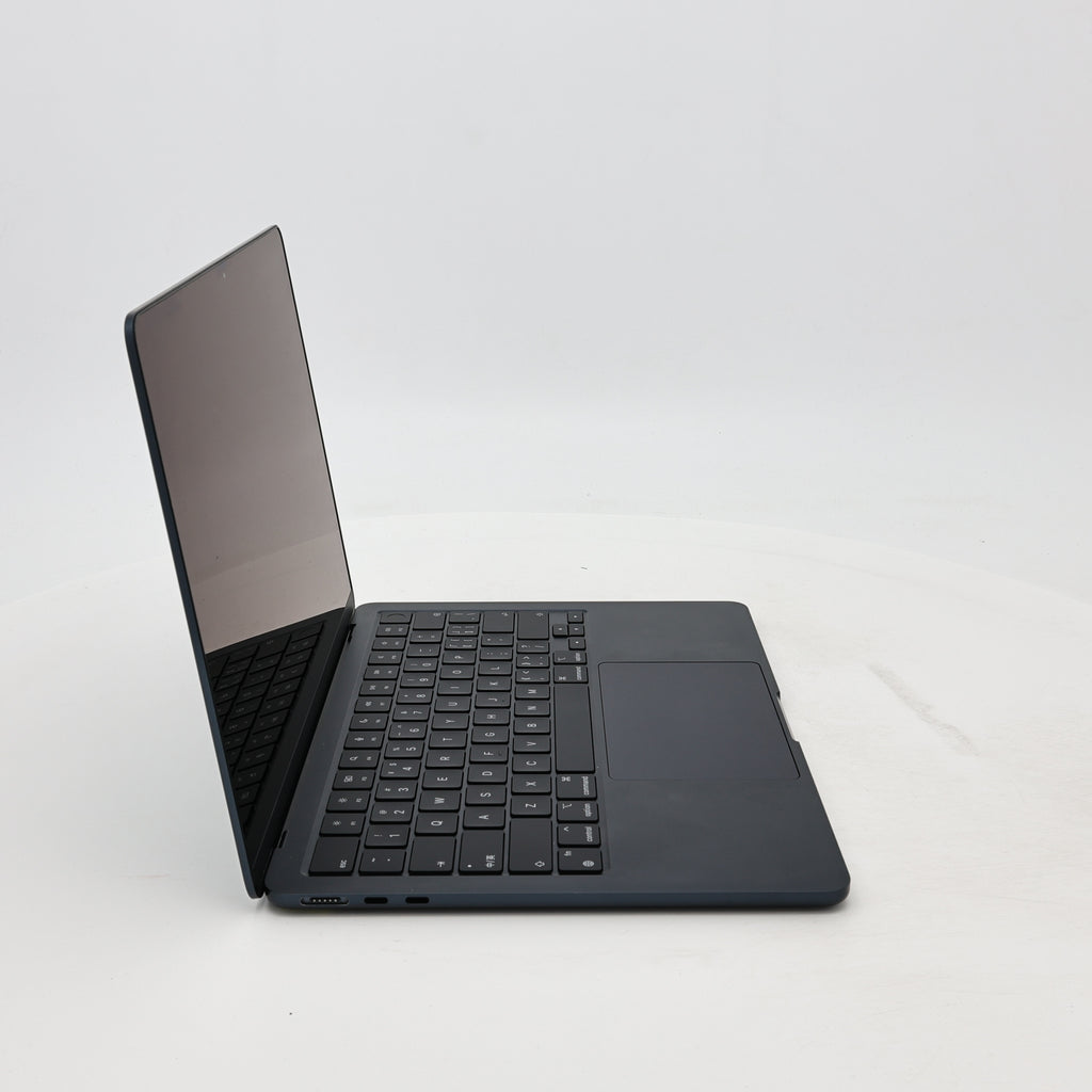 95新 Apple MacBook Air 22年 13寸 M2（8+8核） 8G RAM 256G SSD 午夜色
