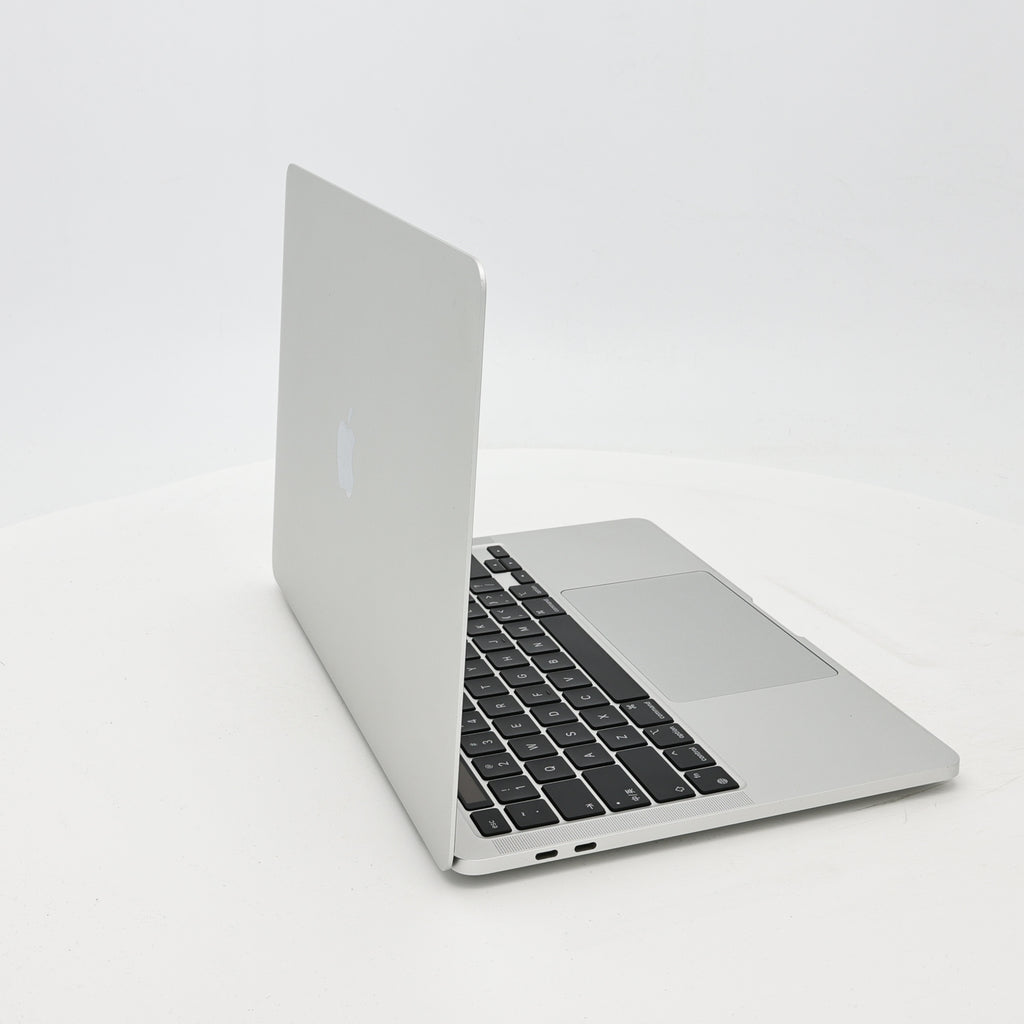 95新 Apple MacBook Pro 22年 13寸 M2（8+10核） 8G RAM 512G SSD 銀色