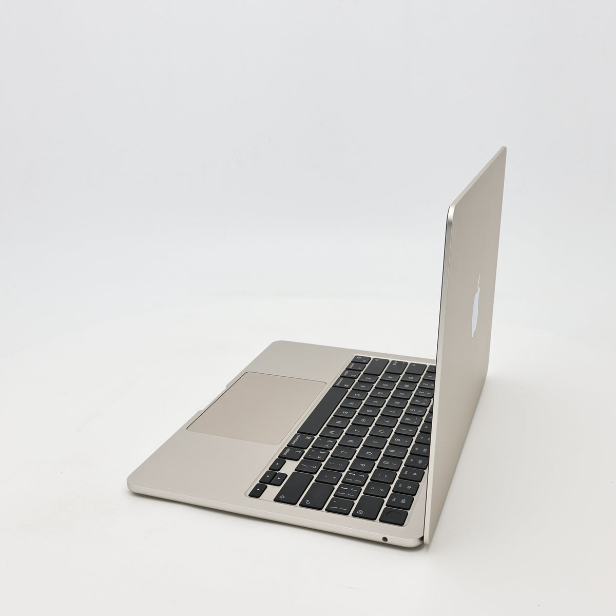 95新 Apple MacBook Air 22年 13寸 M2（8+8核） 8G RAM 256G SSD 星光色