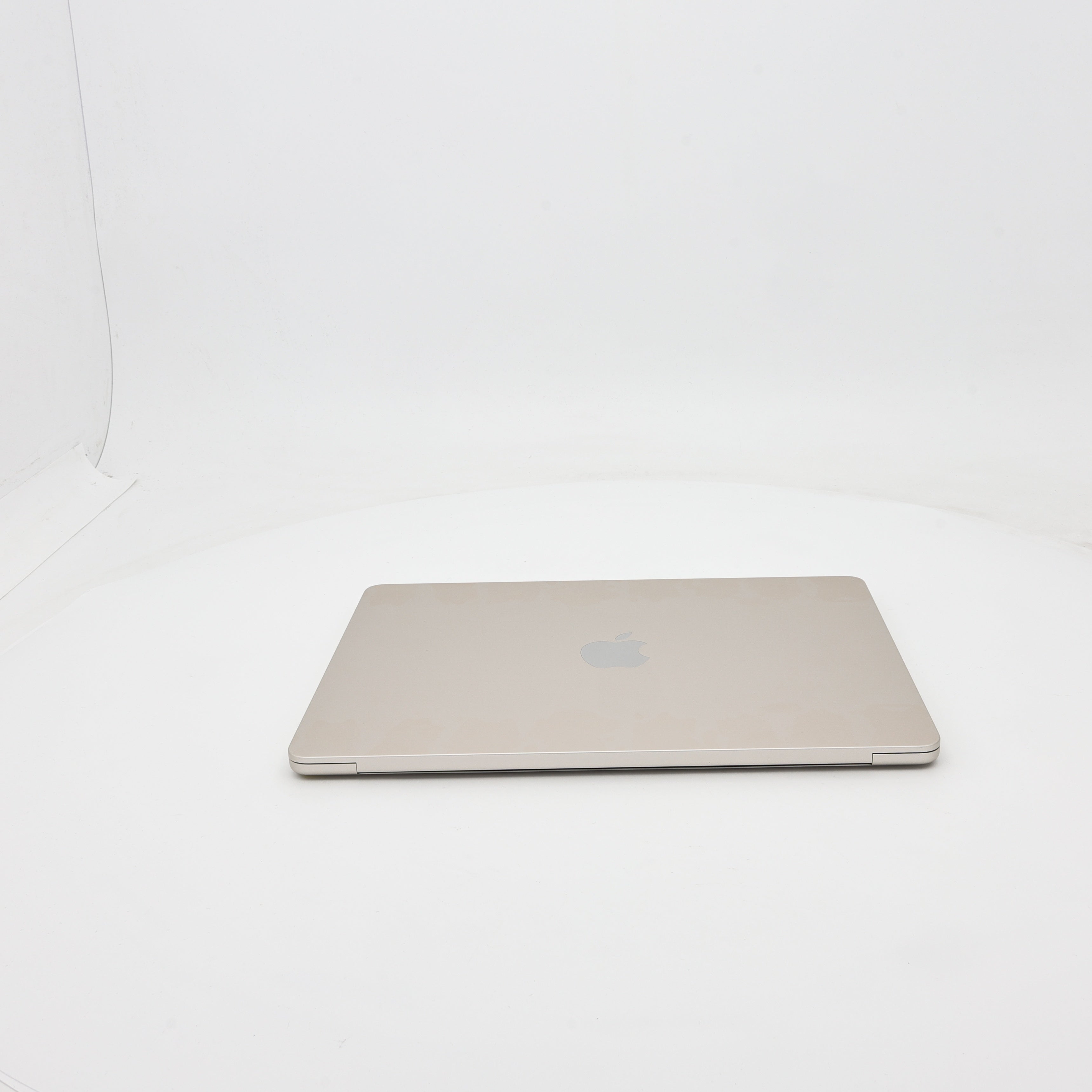 95新 Apple MacBook Air 22年 13寸 M2（8+8核） 8G RAM 256G SSD 星光色