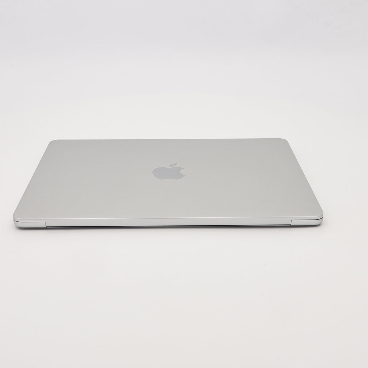 95新 Apple MacBook Air 22年 13寸 M2（8+8核） 8G RAM 256G SSD 銀色